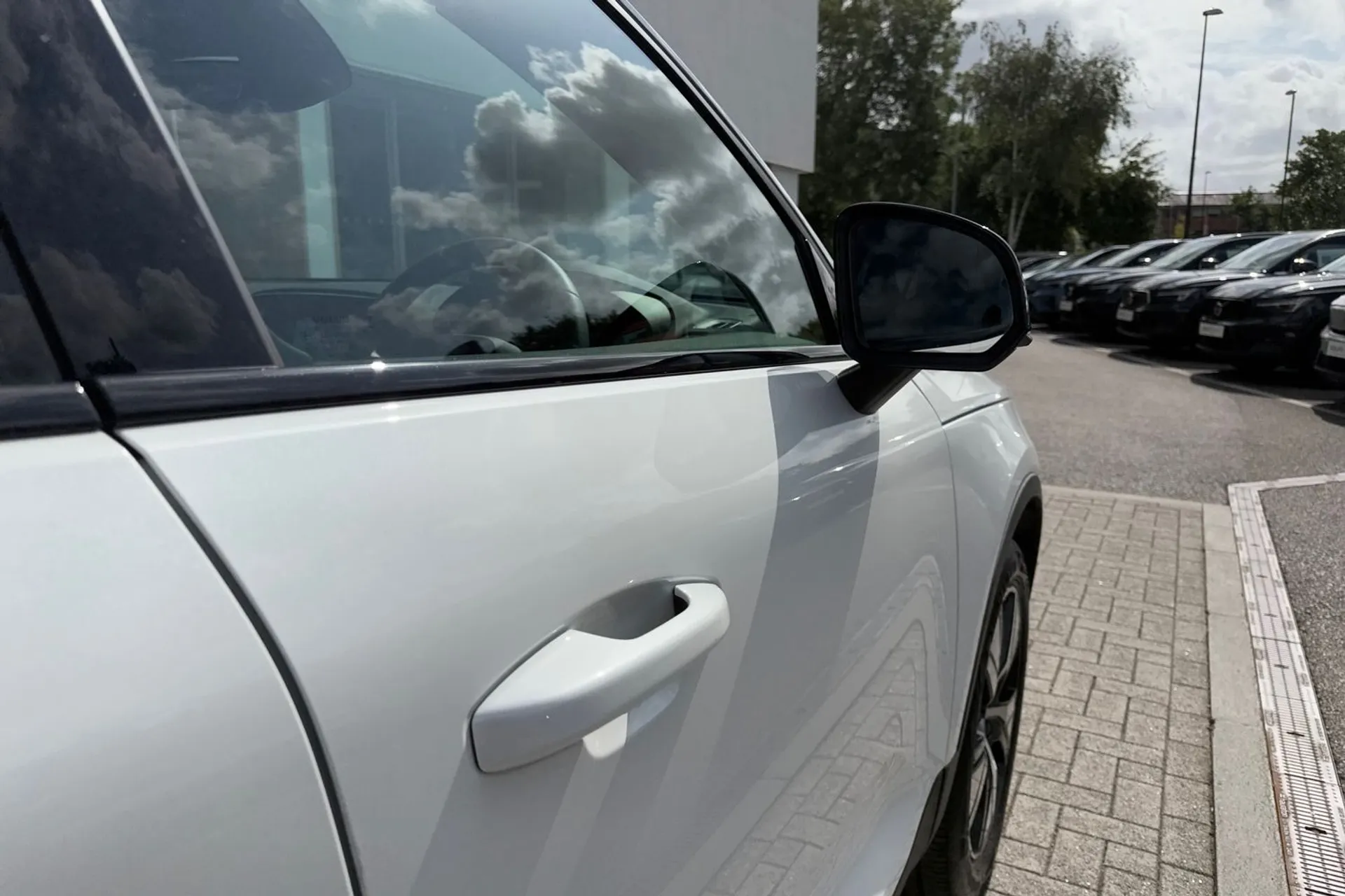 Volvo XC40 thumbnail image number 16