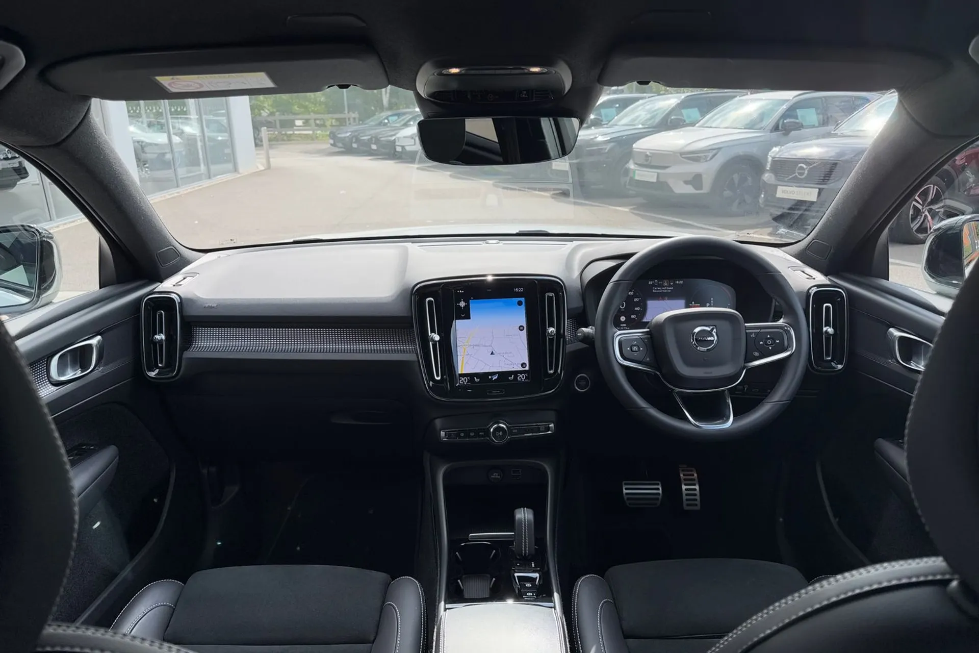 Volvo XC40 thumbnail image number 3