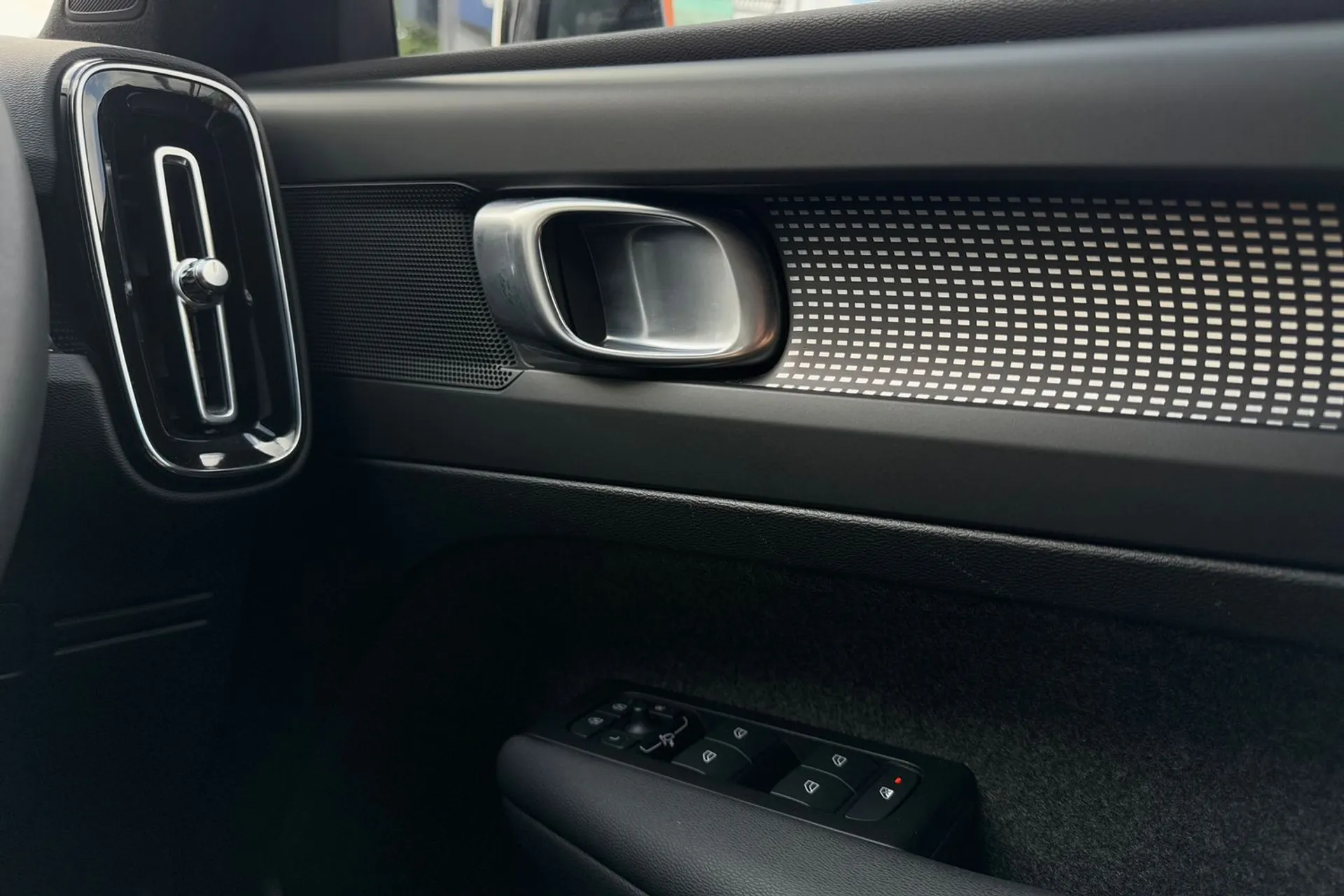 Volvo XC40 thumbnail image number 42