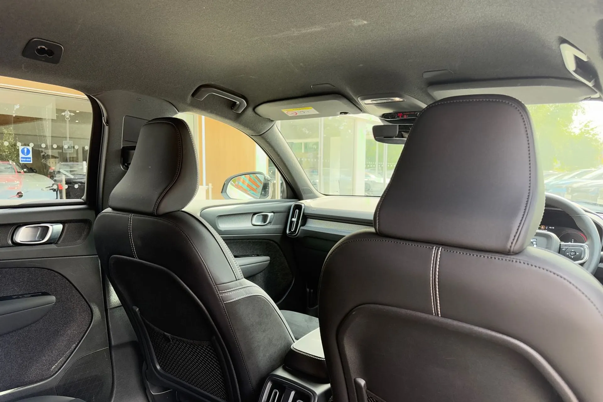 Volvo XC40 thumbnail image number 23