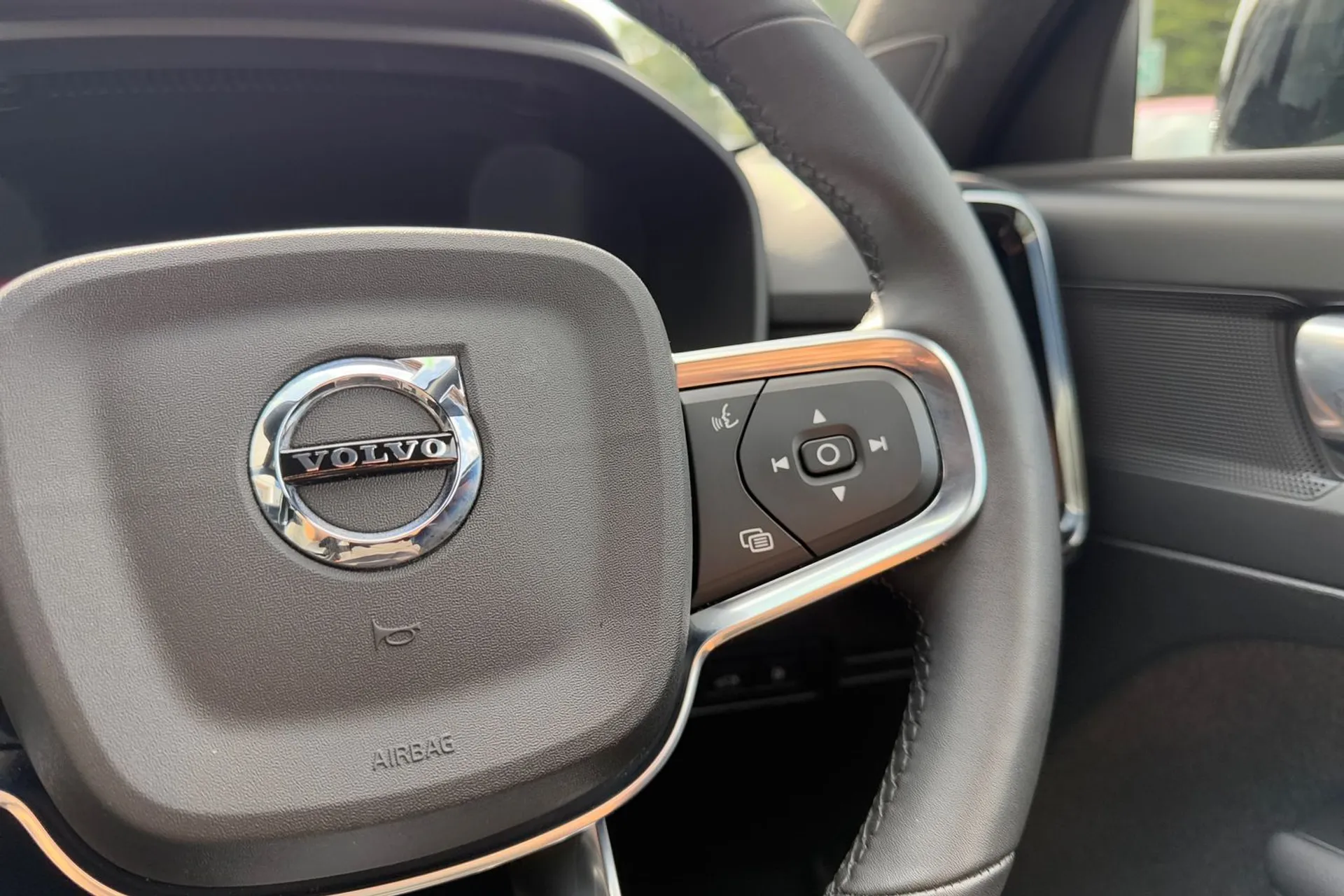 Volvo XC40 thumbnail image number 36