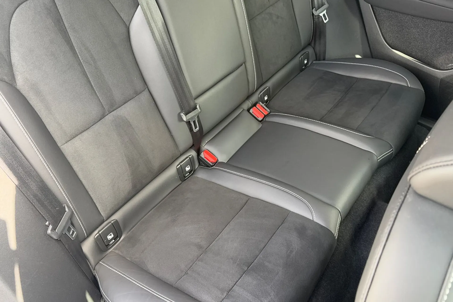 Volvo XC40 thumbnail image number 24