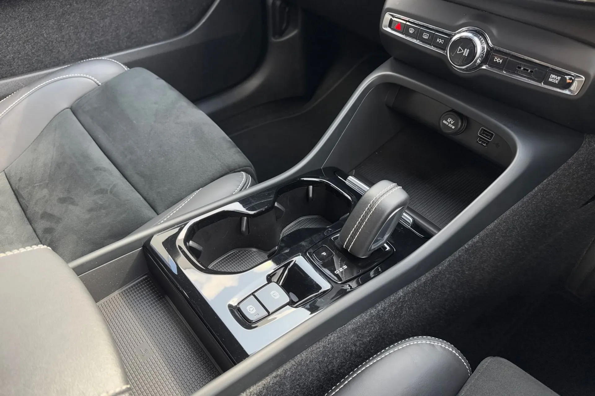 Volvo XC40 thumbnail image number 43