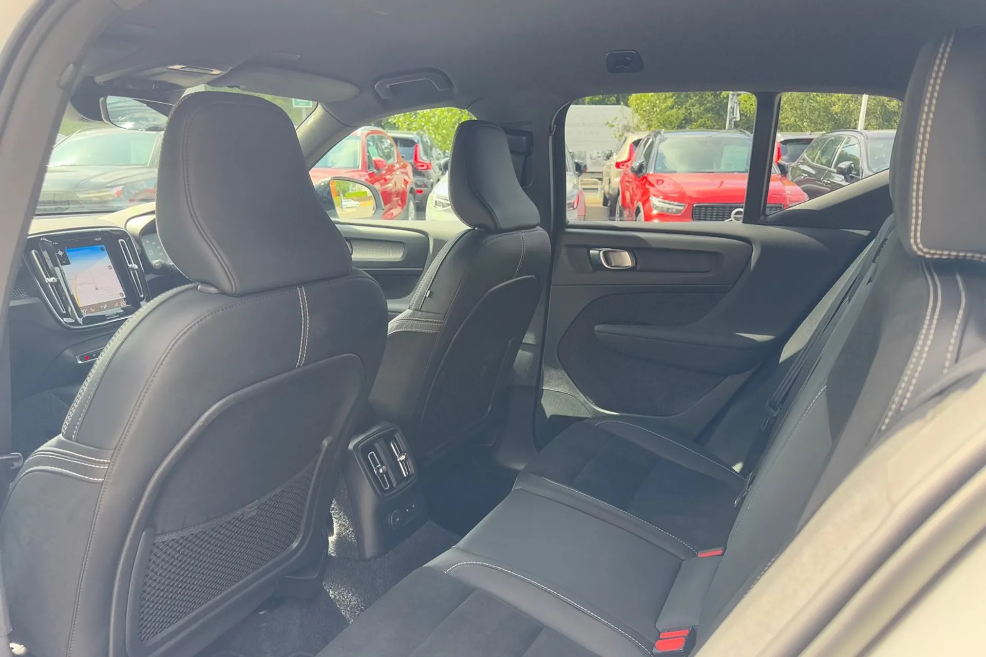 Volvo XC40 thumbnail image number 30