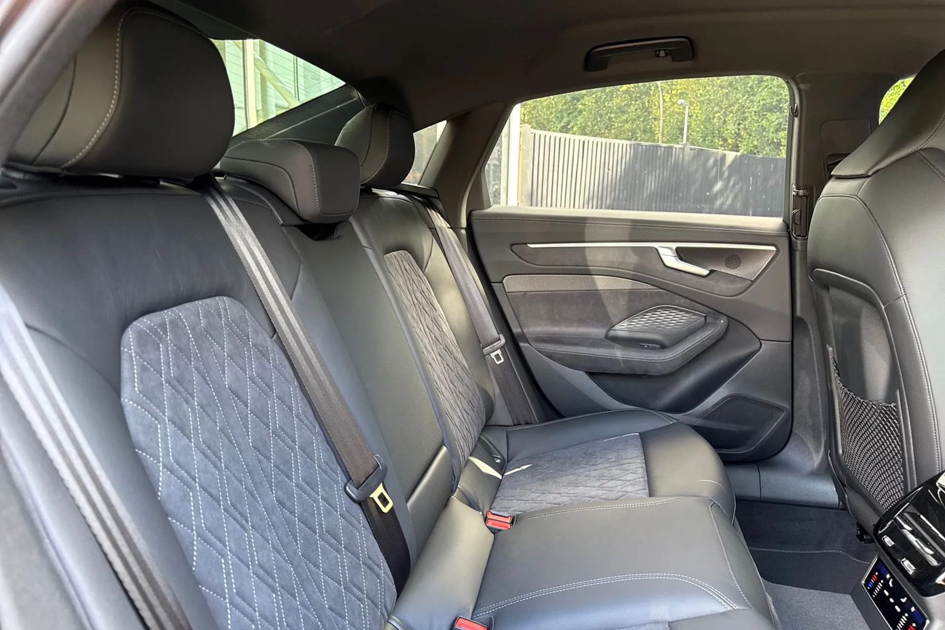Audi A6 thumbnail image number 23