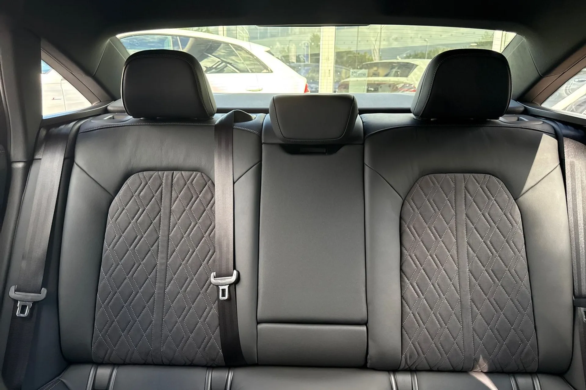 Audi A6 thumbnail image number 32