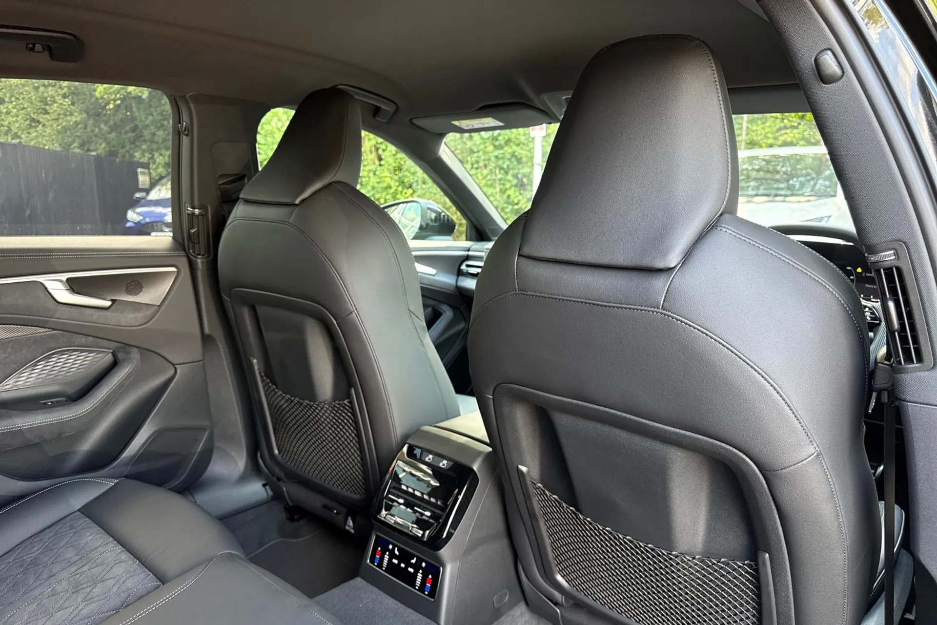 Audi A6 thumbnail image number 24