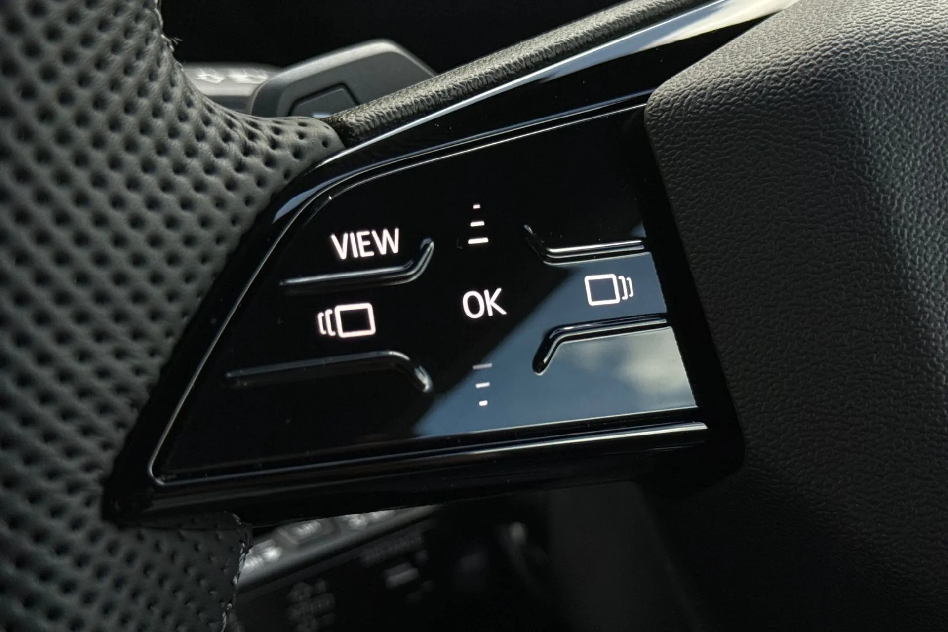 Audi A6 thumbnail image number 36