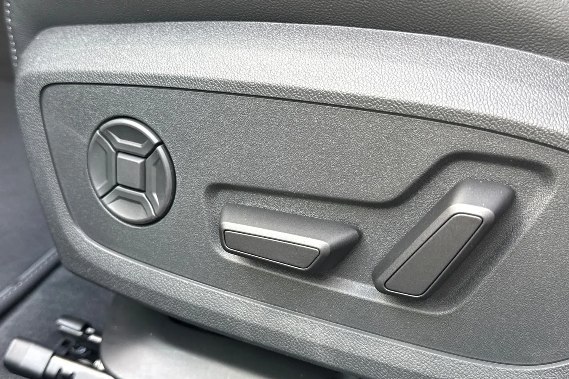 Audi A6 thumbnail image number 30
