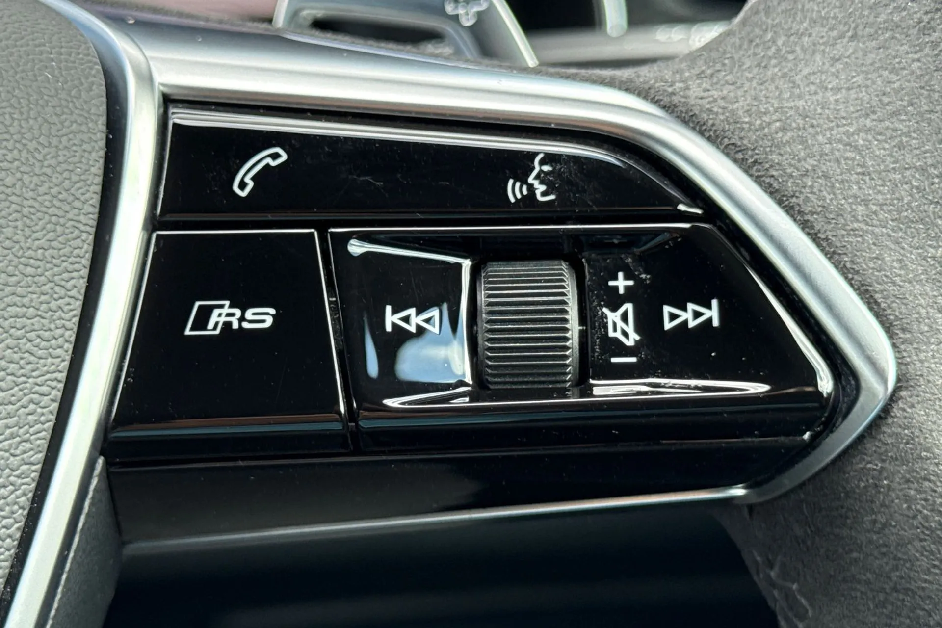 Audi RS6 thumbnail image number 25