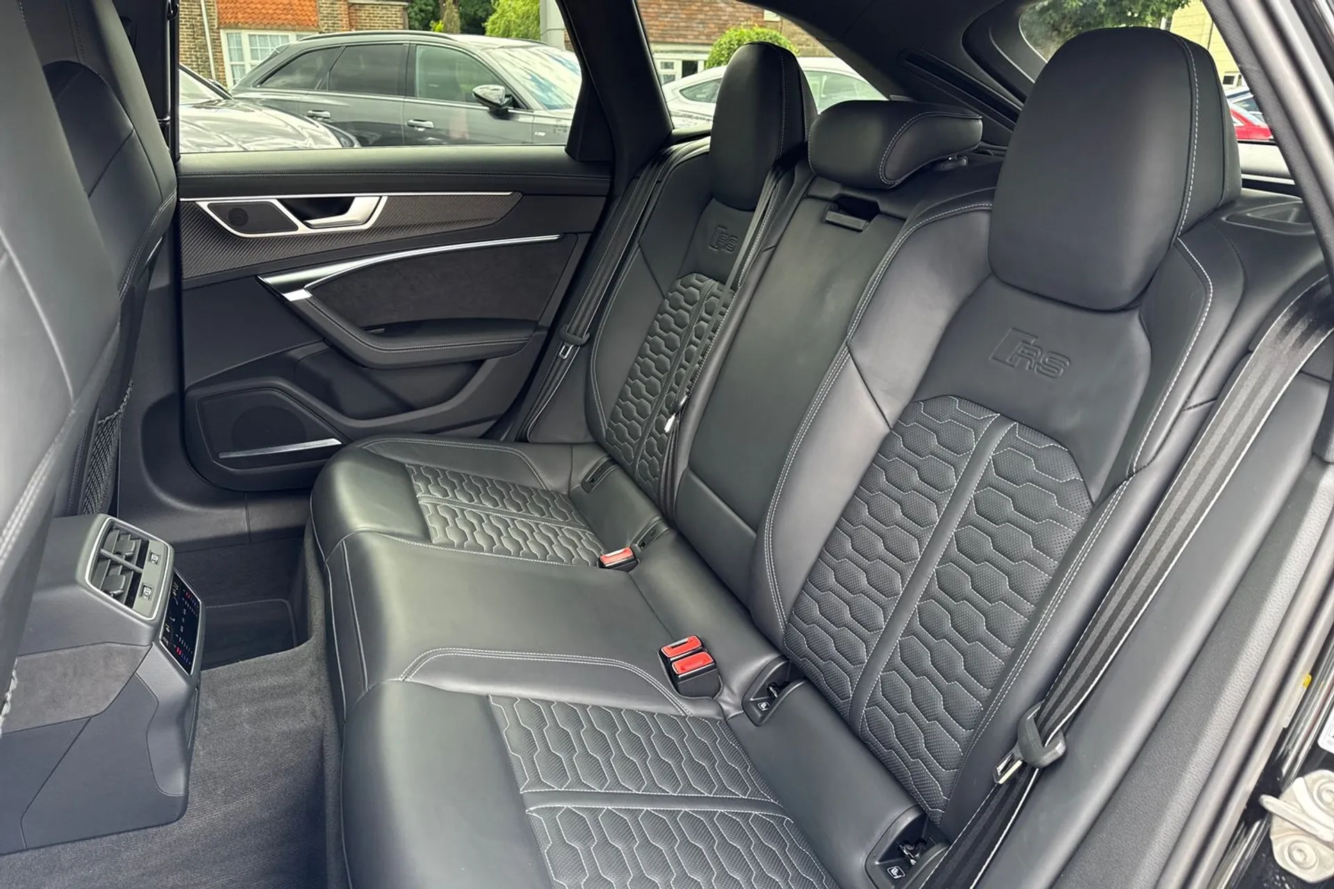 Audi RS6 thumbnail image number 44