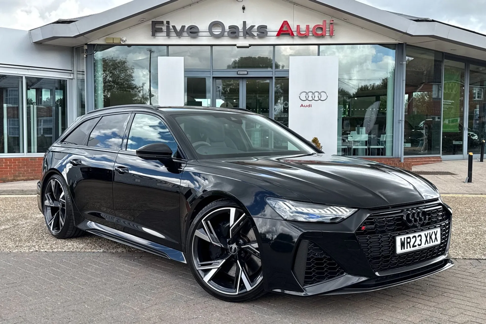 Audi RS6 focused image