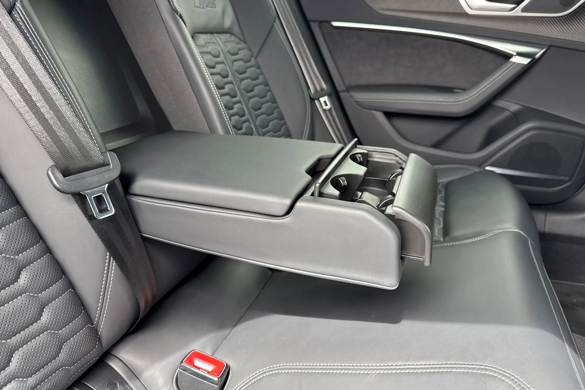 Audi RS6 thumbnail image number 47