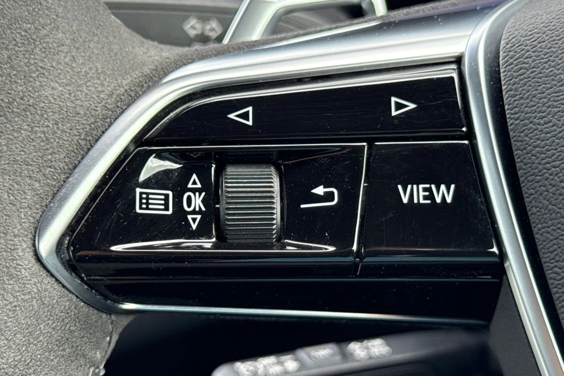 Audi RS6 thumbnail image number 24