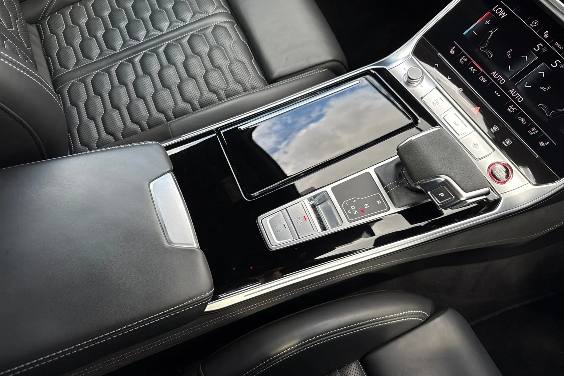 Audi RS6 thumbnail image number 40