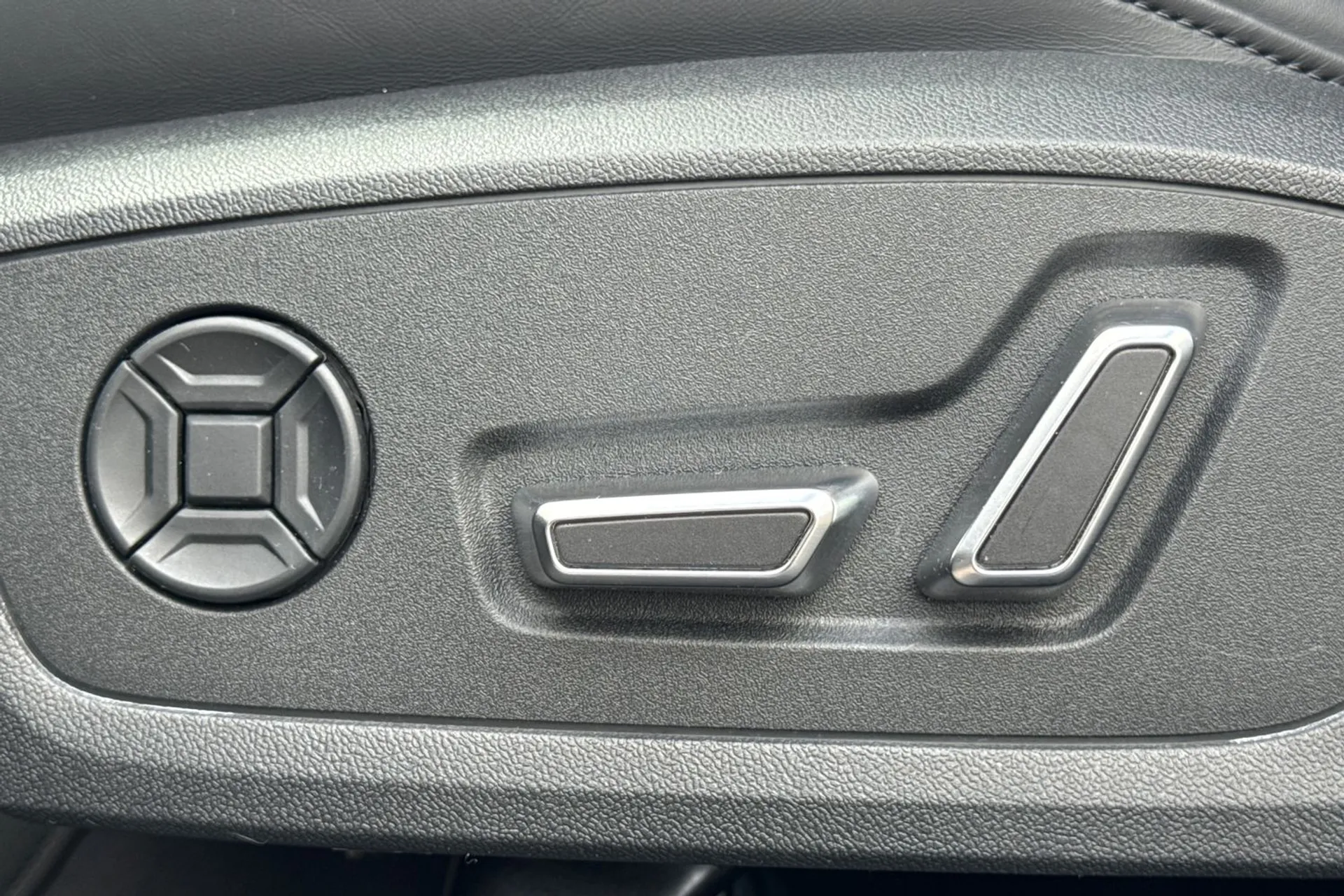 Audi RS6 thumbnail image number 35