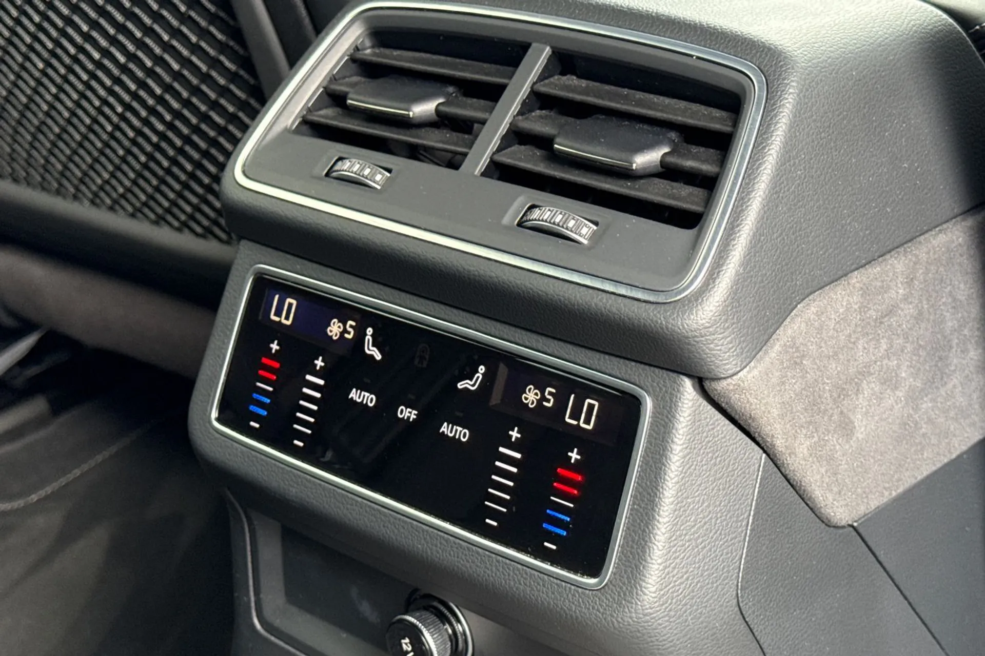 Audi RS6 thumbnail image number 49