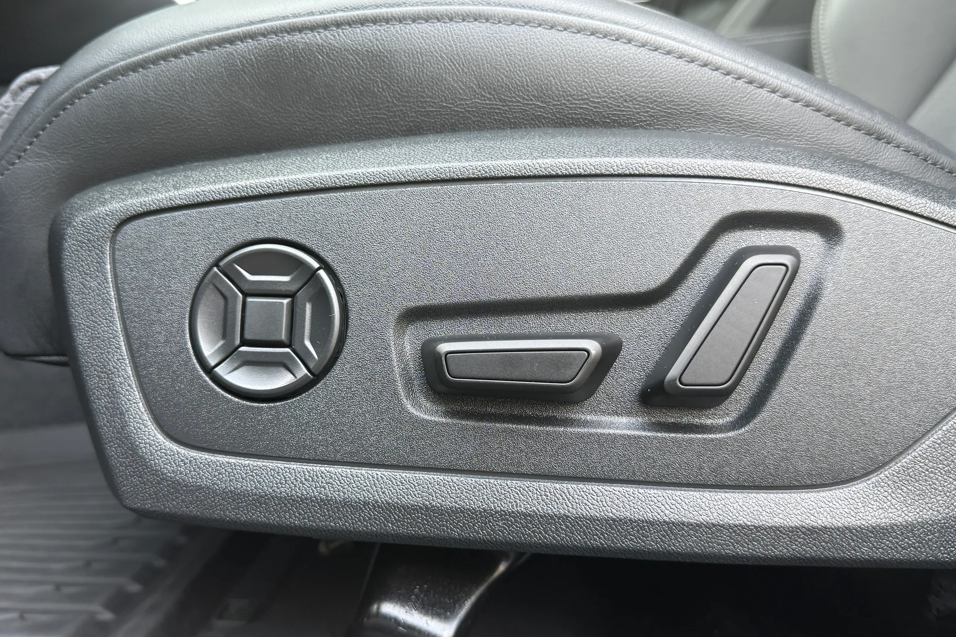 Audi A6 thumbnail image number 56