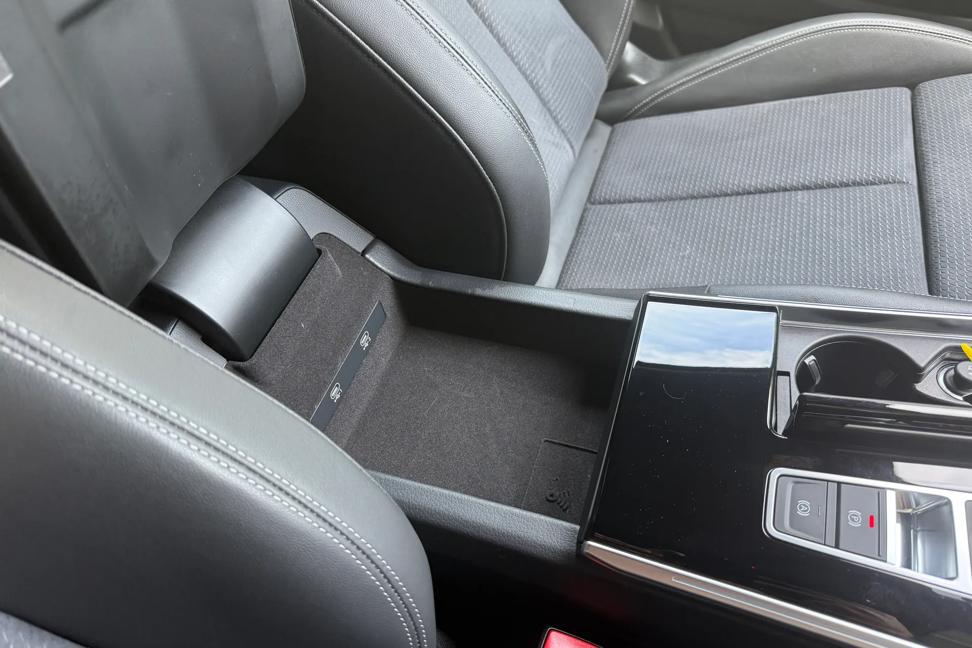 Audi A6 thumbnail image number 36