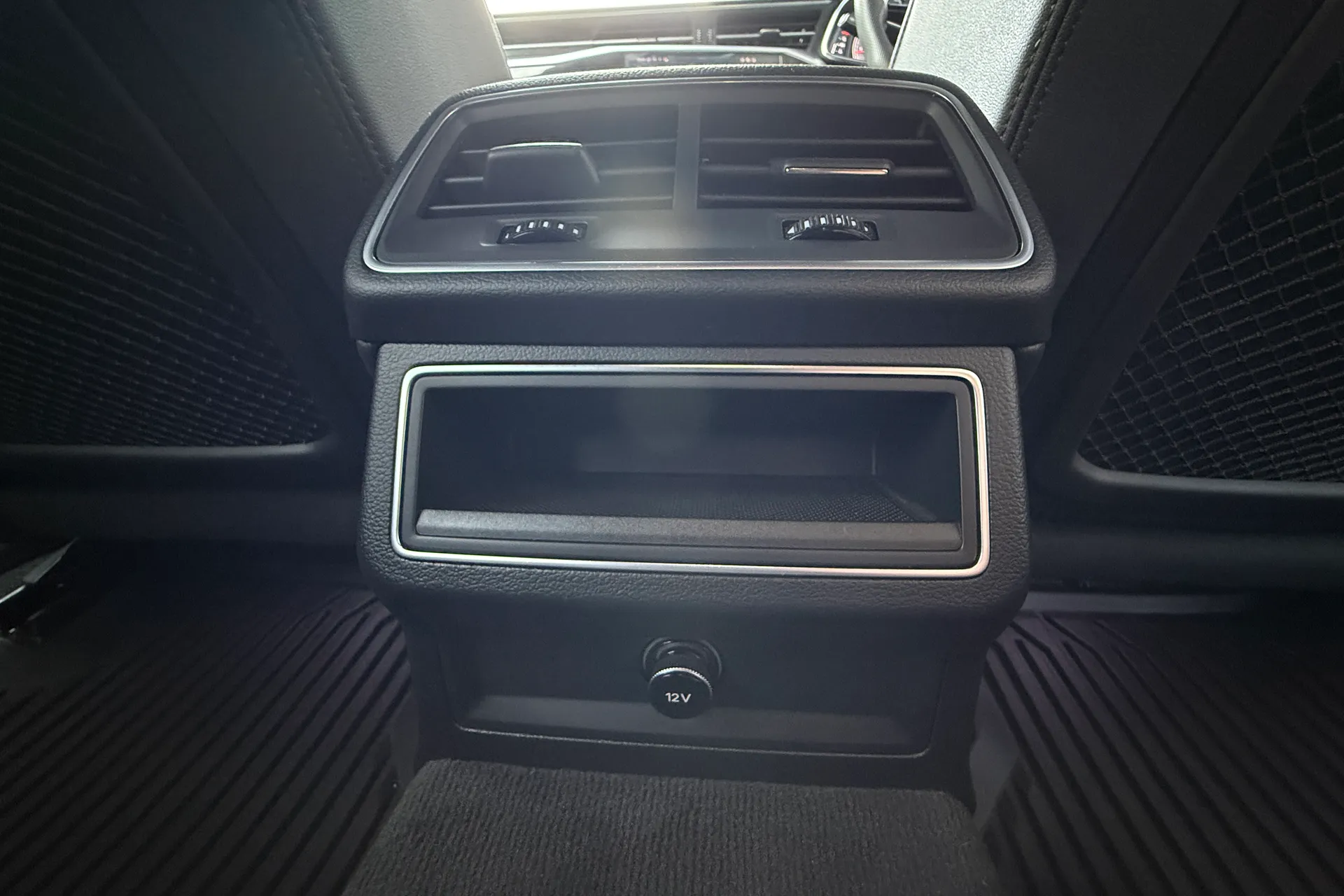 Audi A6 thumbnail image number 44
