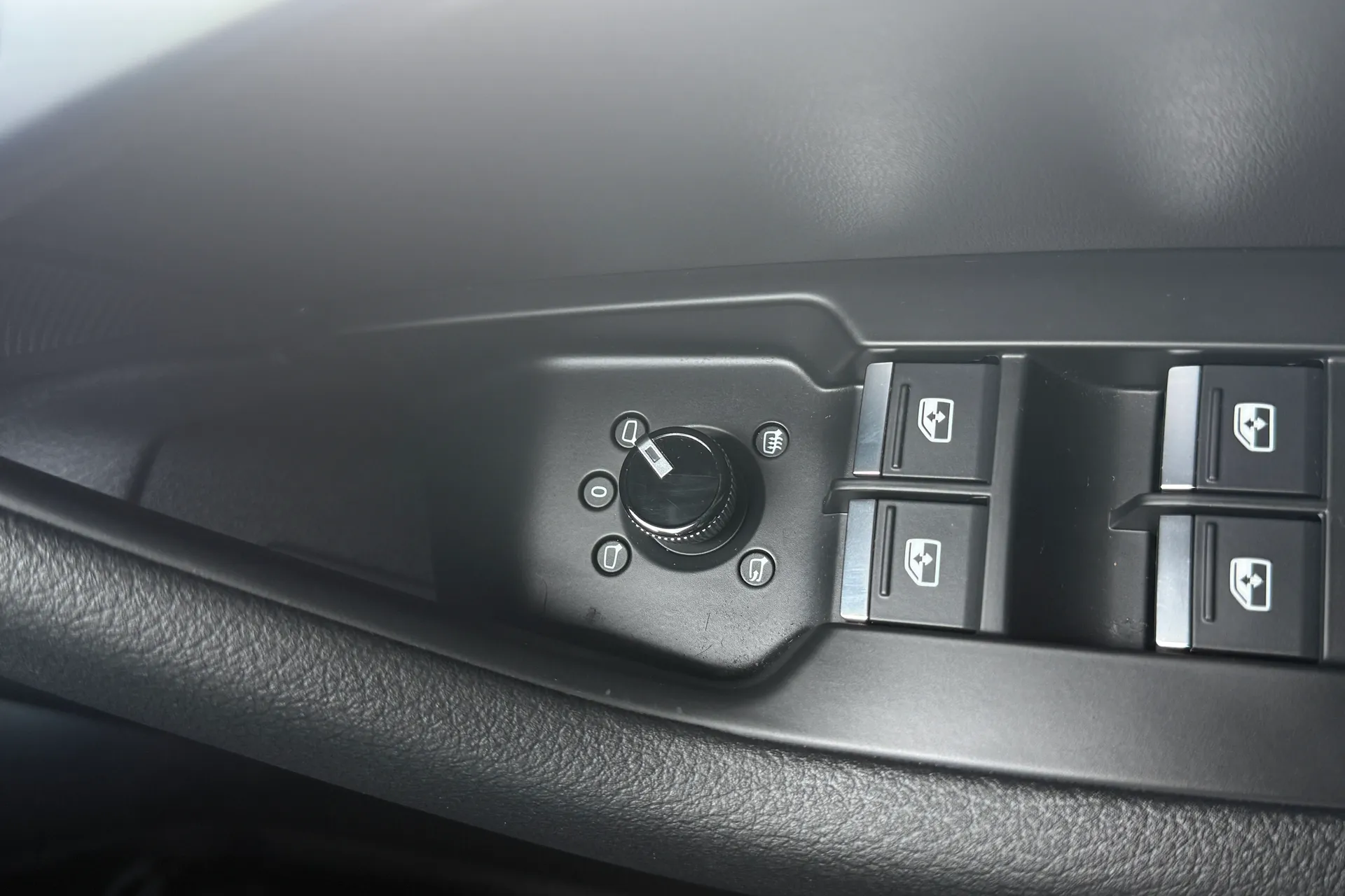 Audi A6 thumbnail image number 18