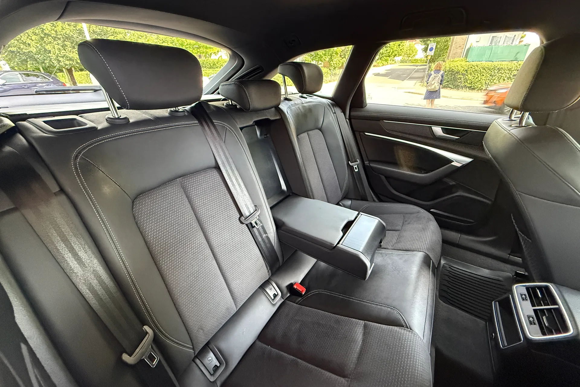 Audi A6 thumbnail image number 43