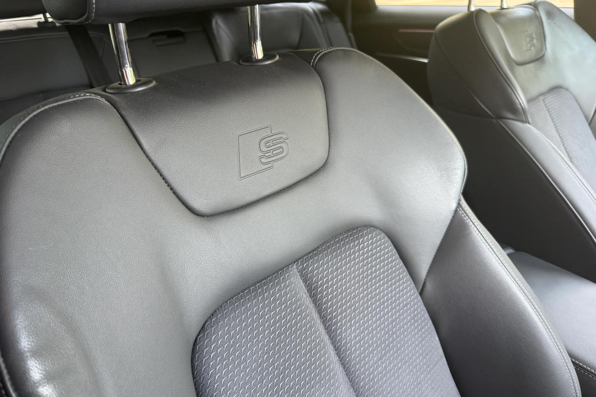 Audi A6 thumbnail image number 38