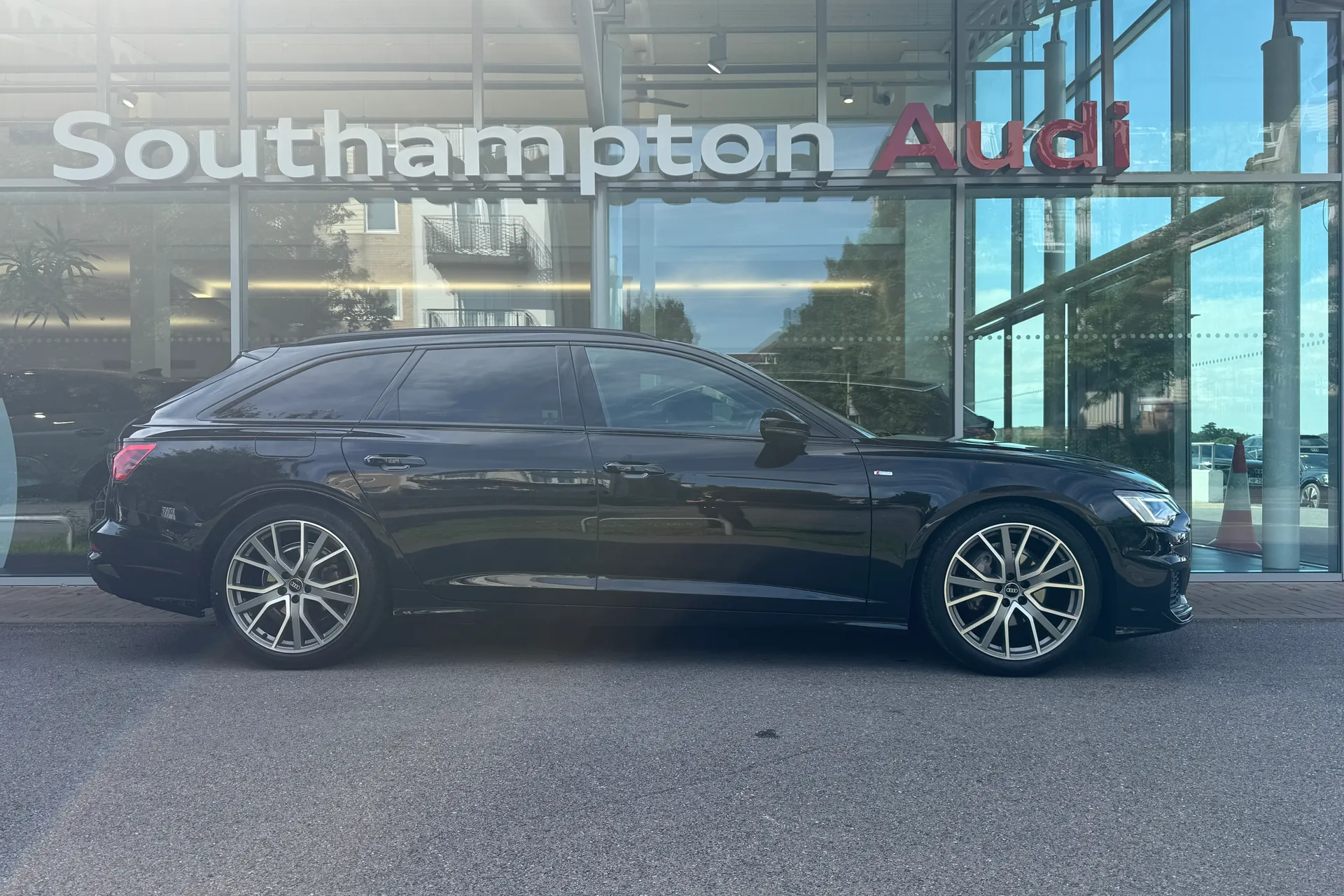 Audi A6 thumbnail image number 2