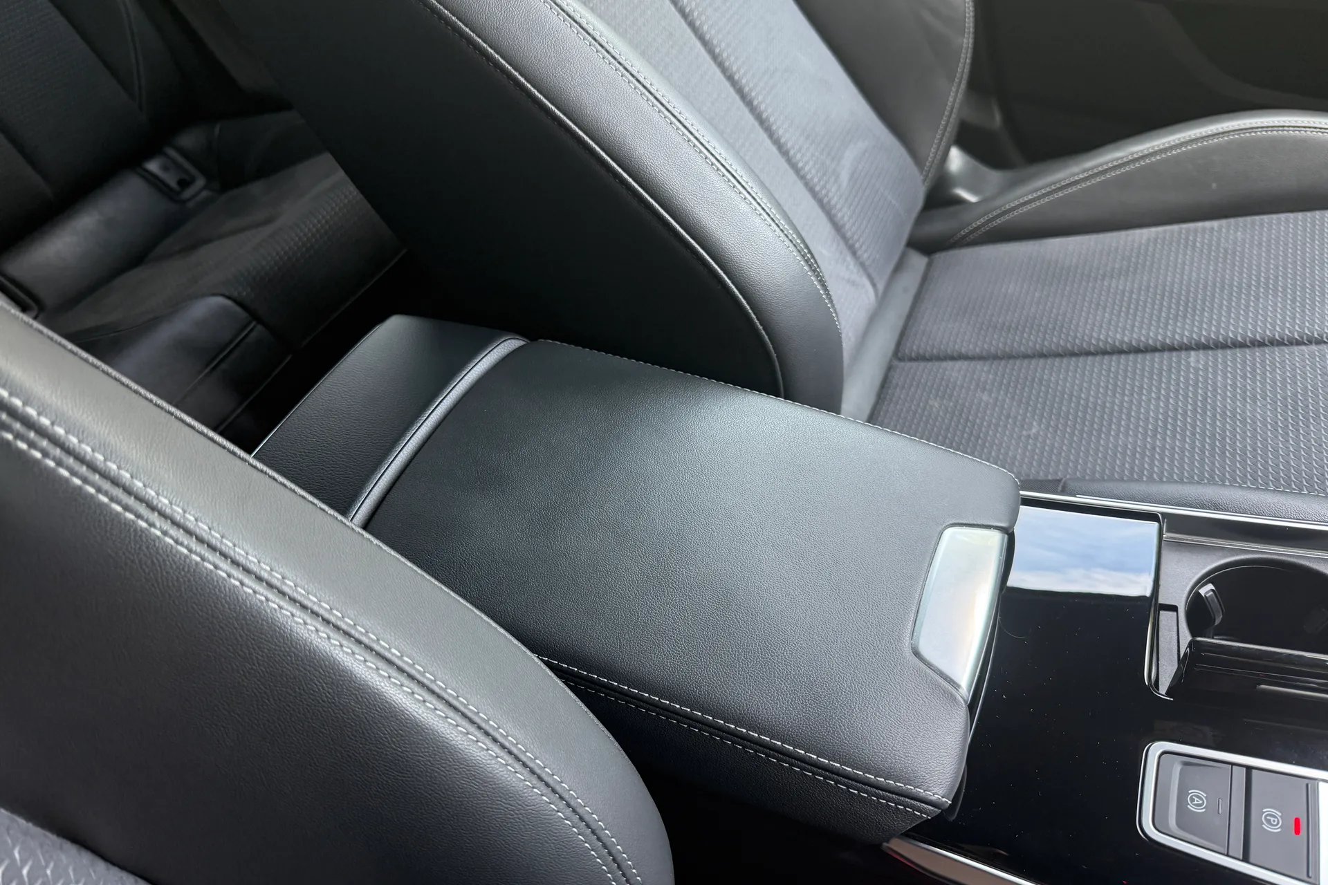 Audi A6 thumbnail image number 35
