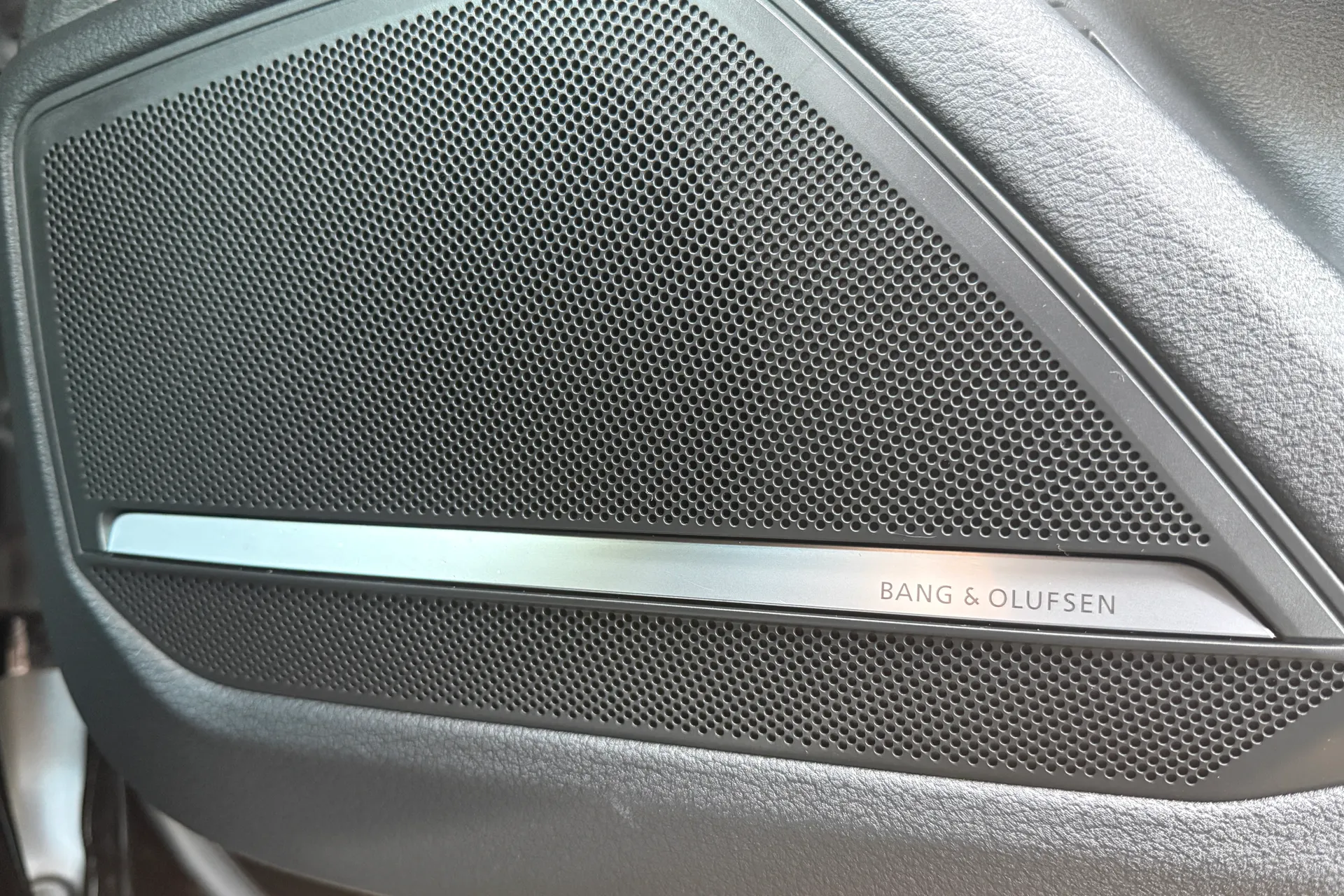 Audi A6 thumbnail image number 21