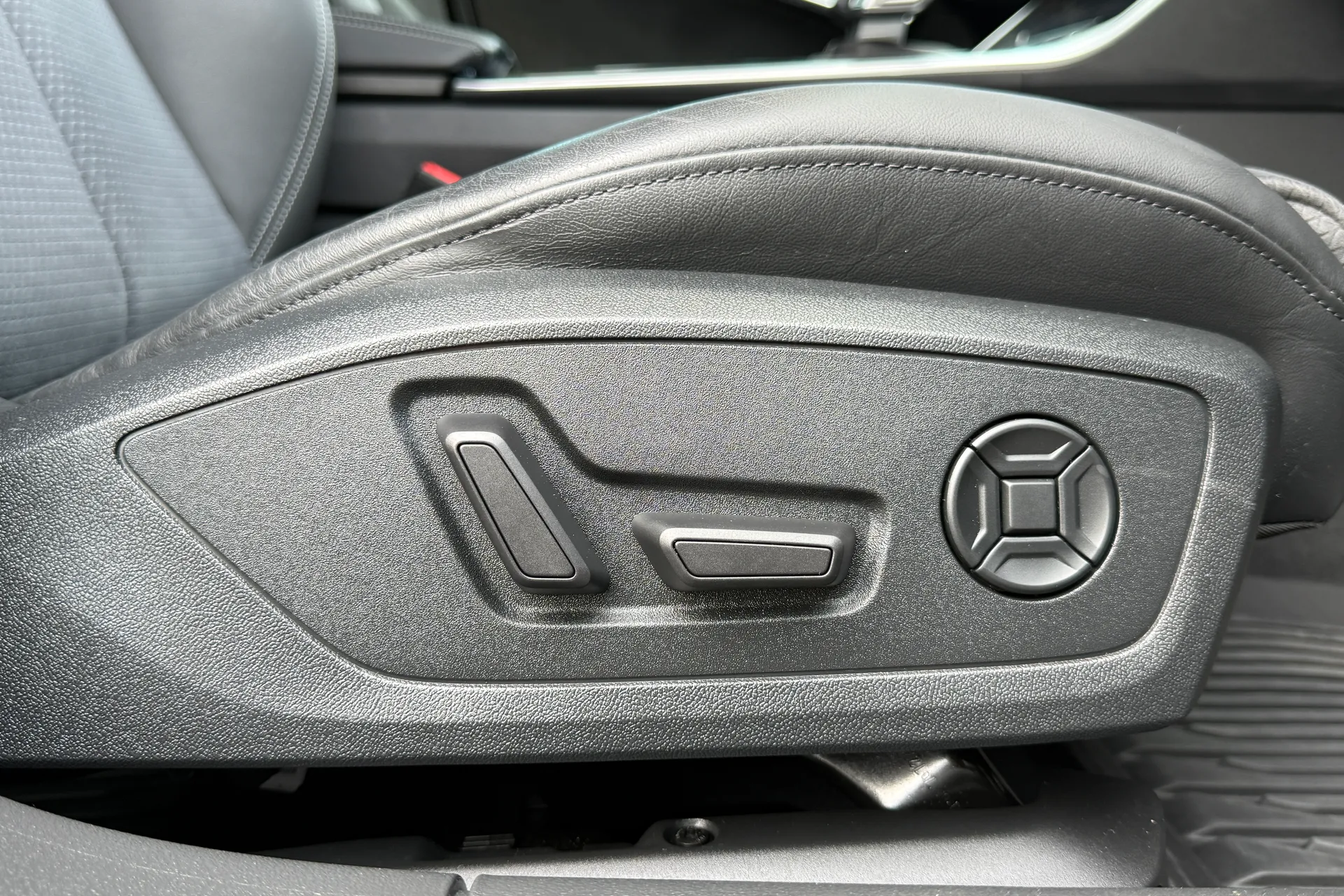 Audi A6 thumbnail image number 41
