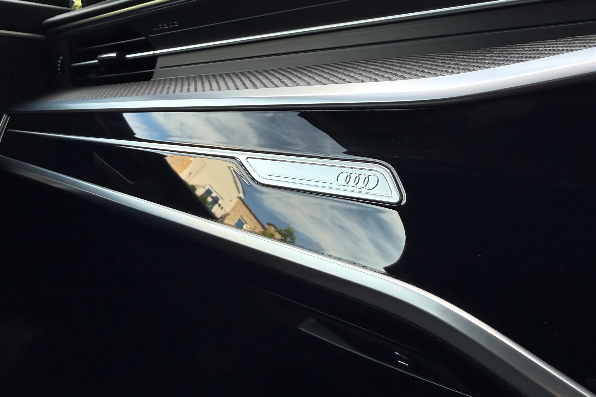 Audi A6 thumbnail image number 33