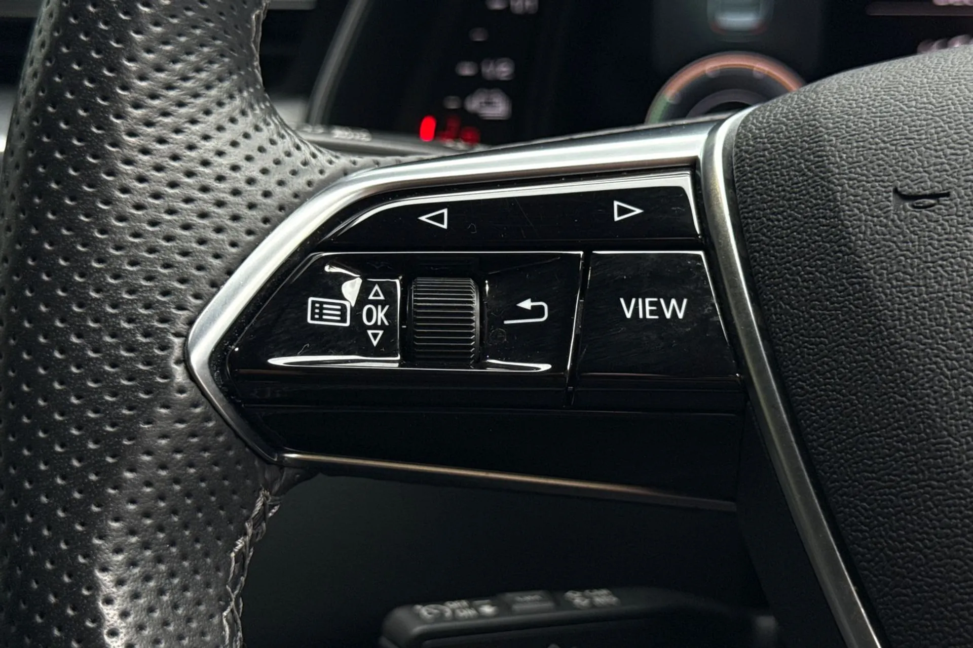 Audi A6 thumbnail image number 35