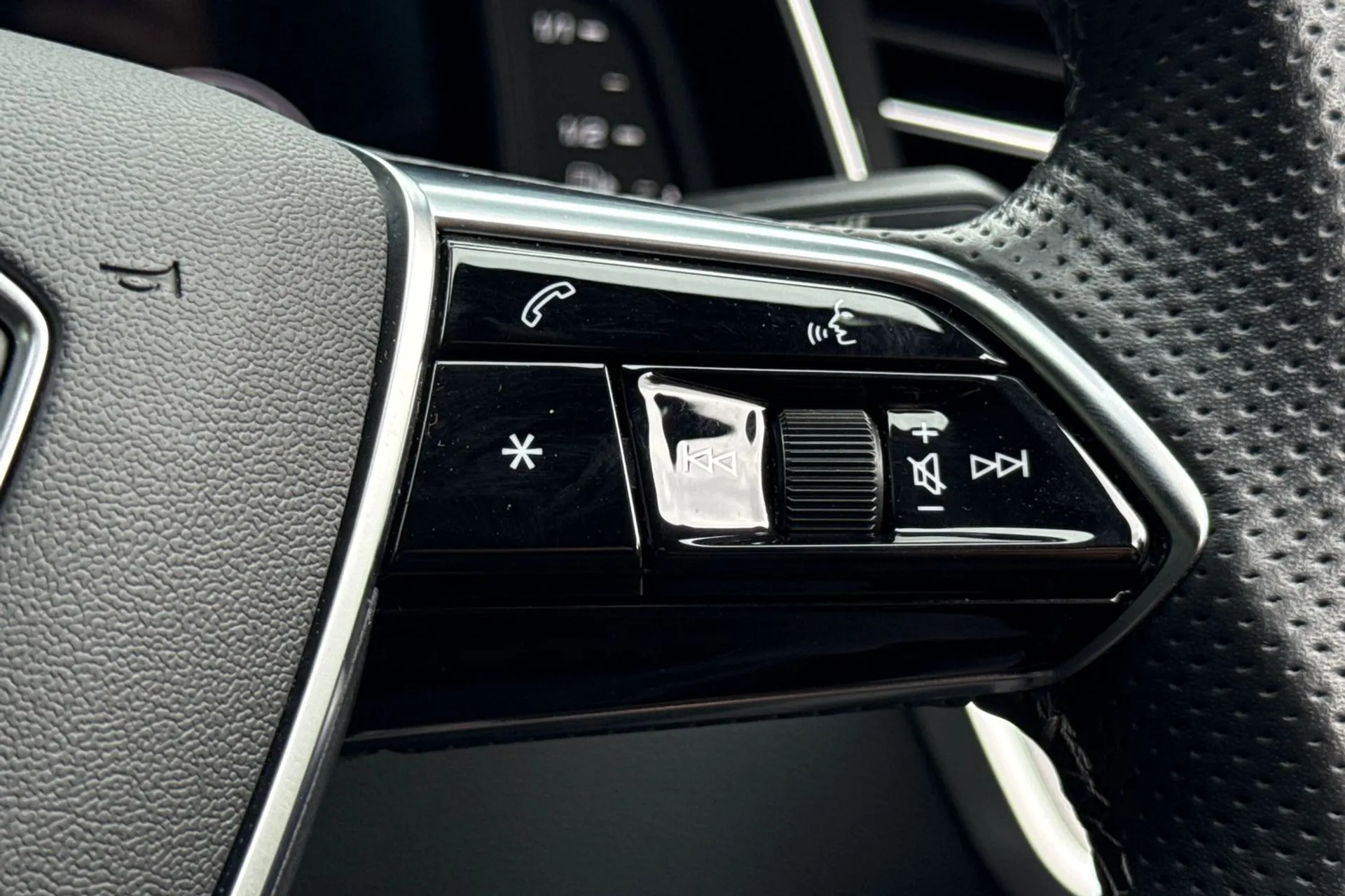 Audi A6 thumbnail image number 36