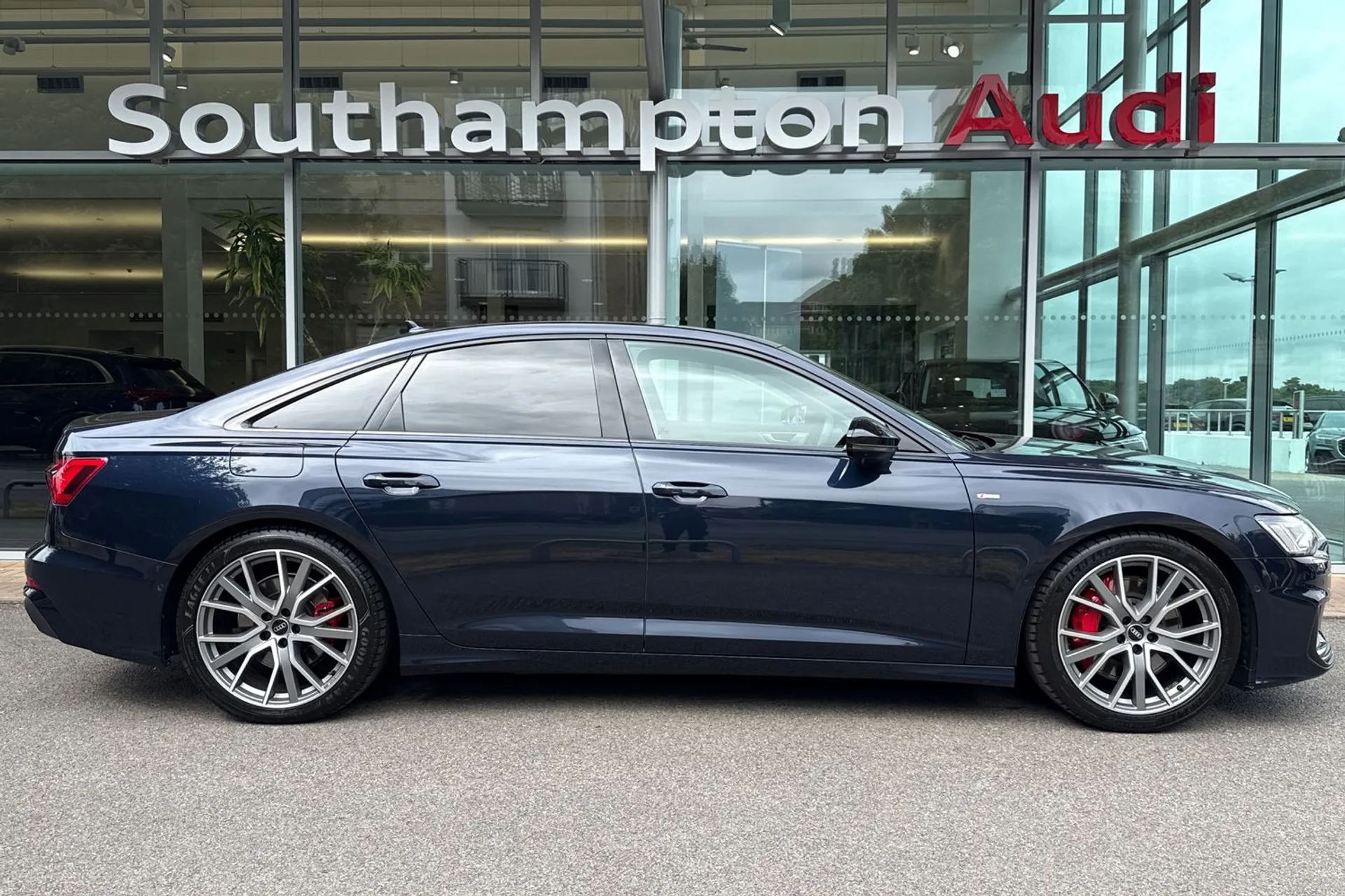 Audi A6 thumbnail image number 2