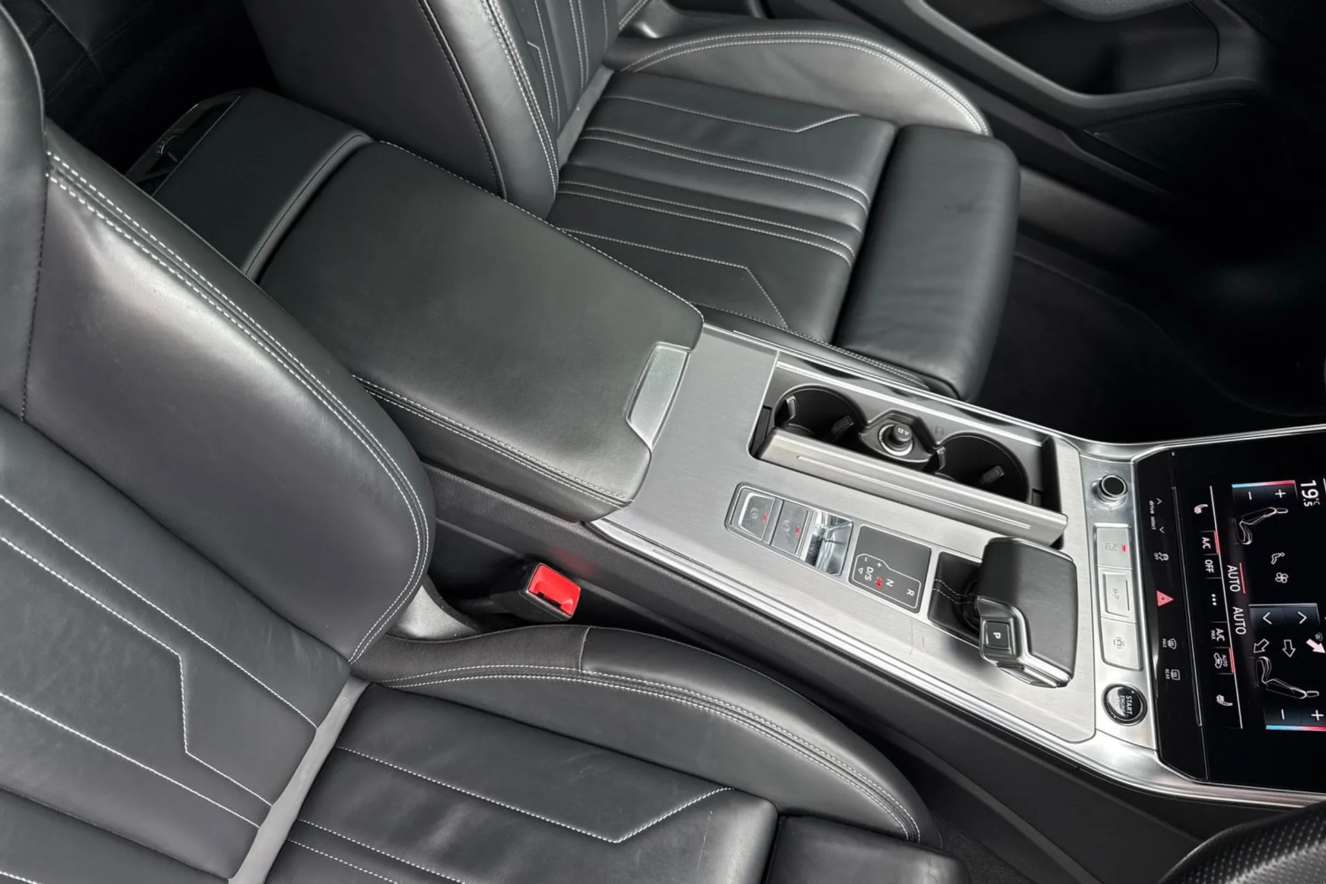 Audi A6 thumbnail image number 40