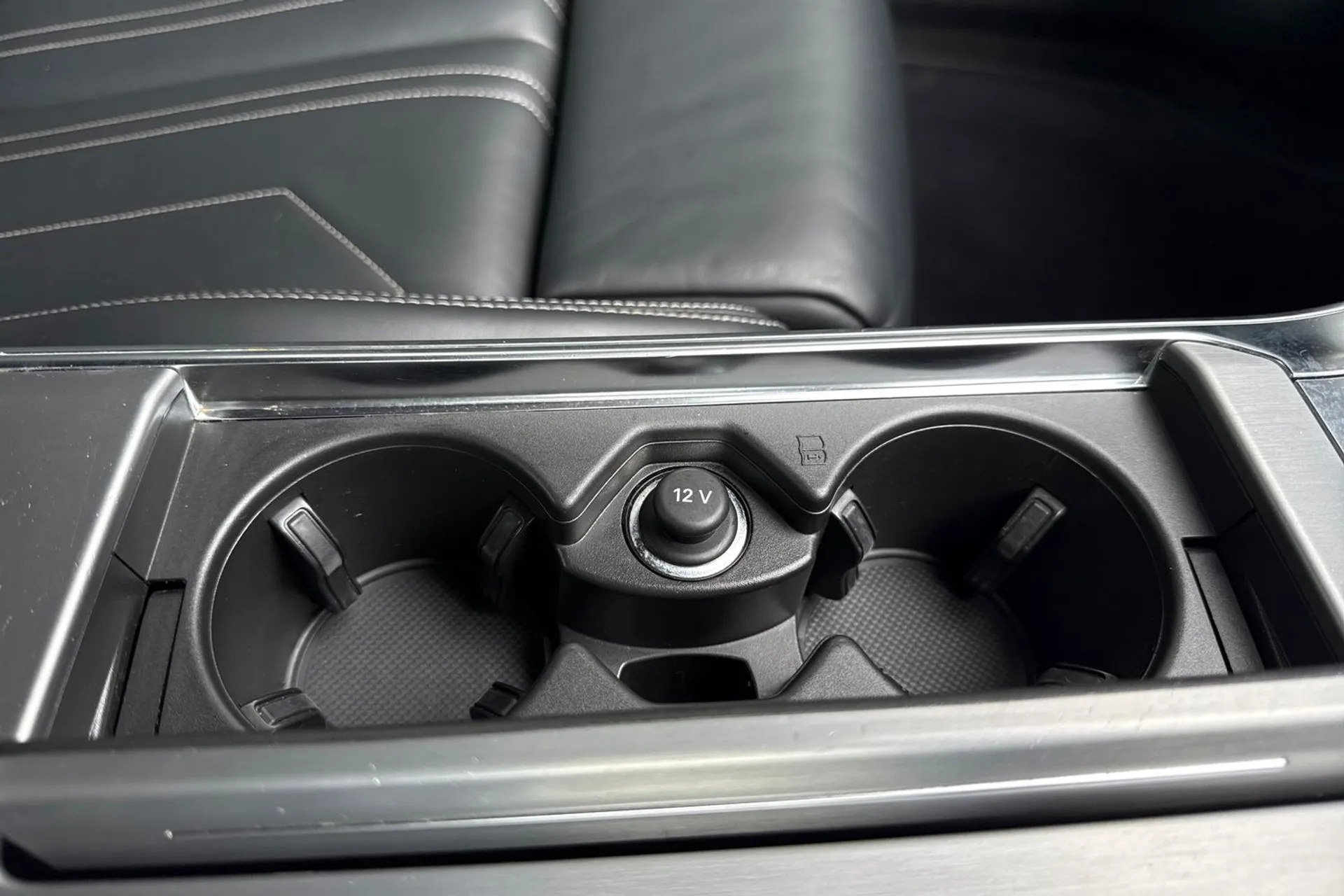 Audi A6 thumbnail image number 43