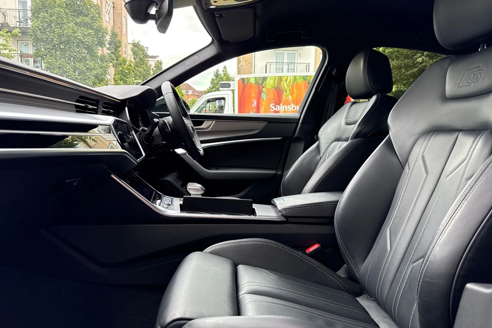 Audi A6 thumbnail image number 27