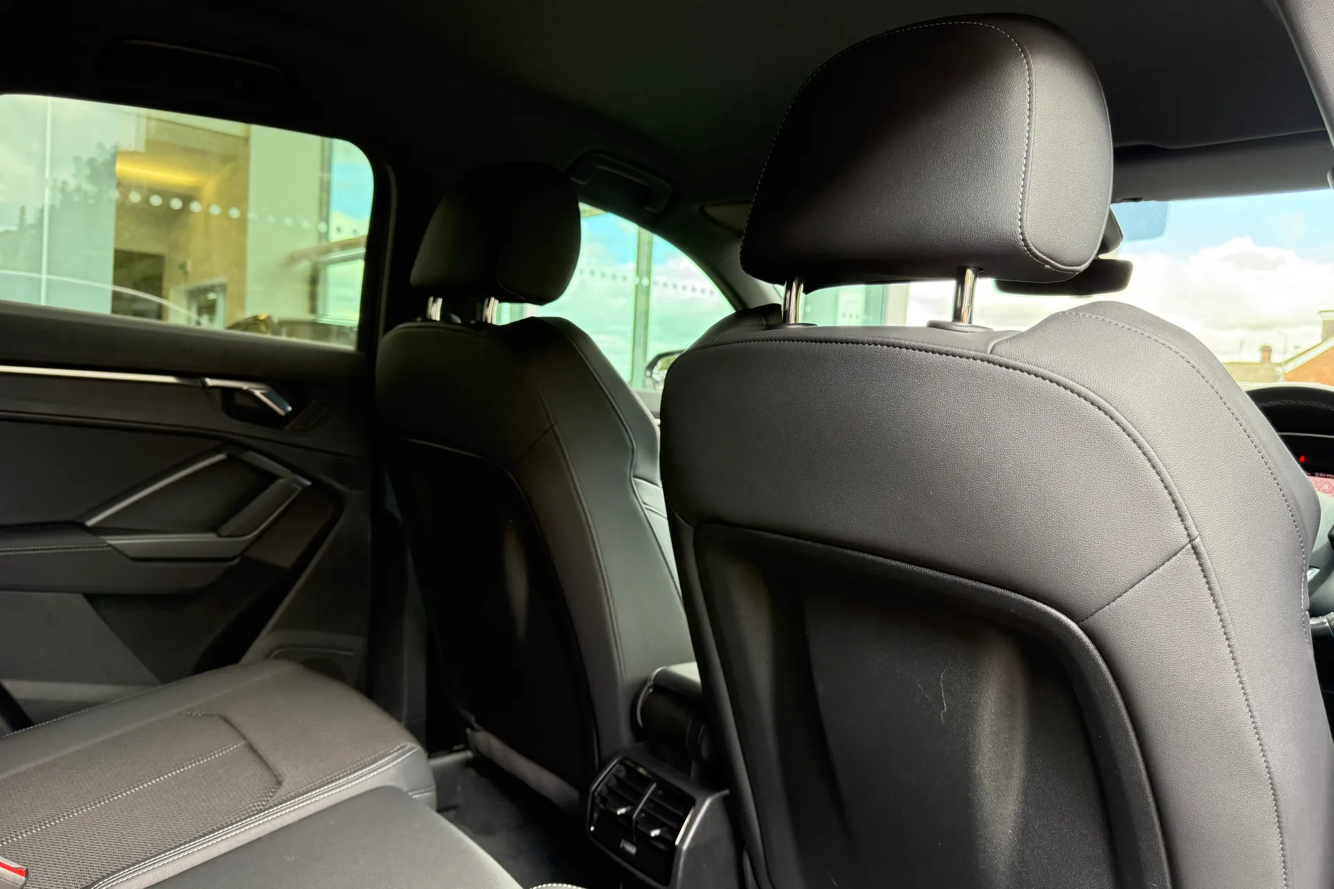 Audi Q3 thumbnail image number 24