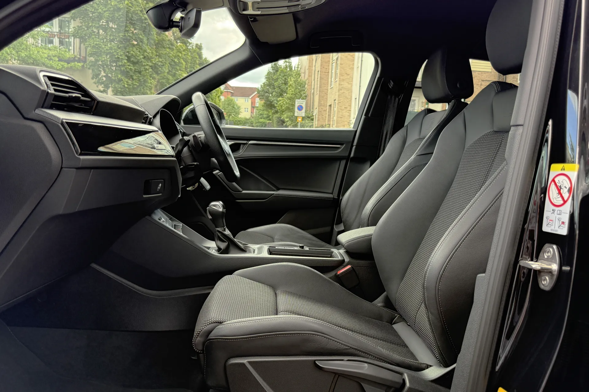 Audi Q3 thumbnail image number 31