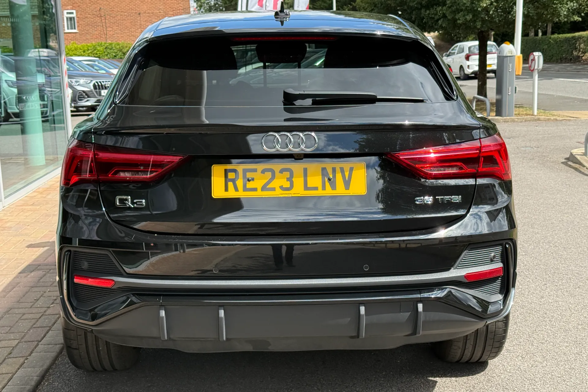 Audi Q3 thumbnail image number 15