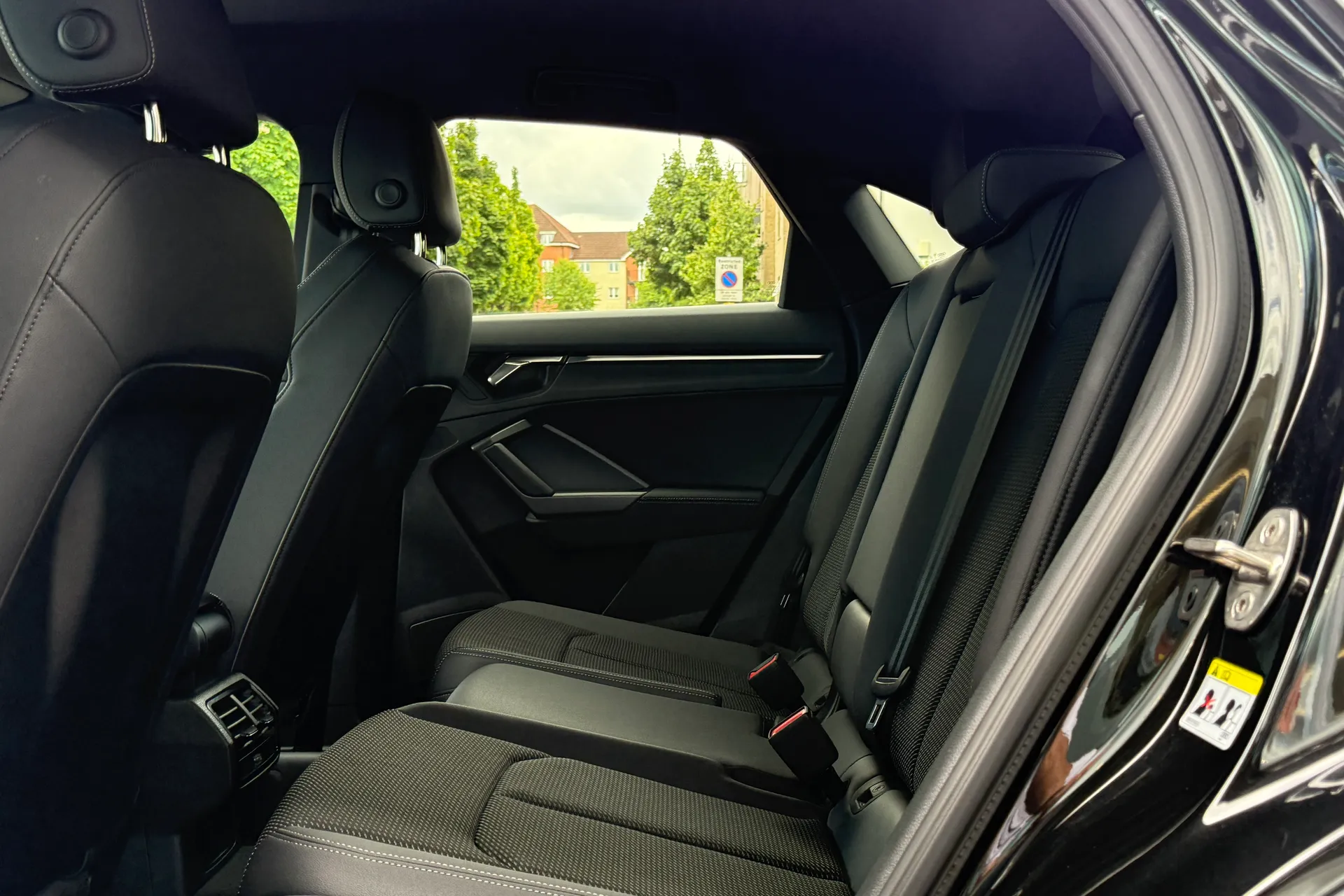 Audi Q3 thumbnail image number 34