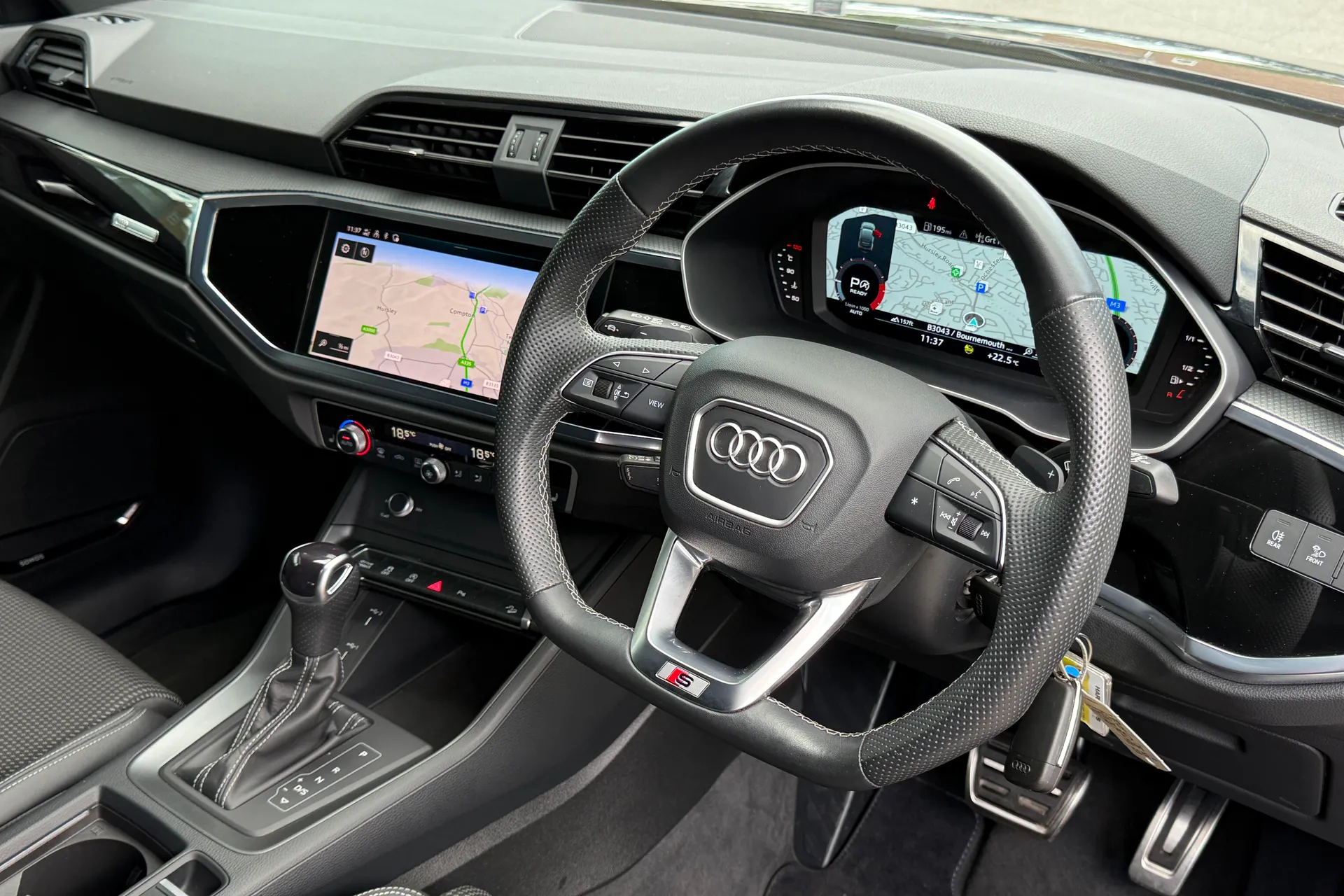 Audi Q3 thumbnail image number 29