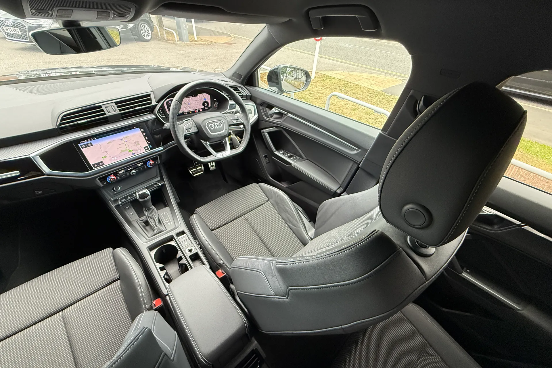 Audi Q3 thumbnail image number 37