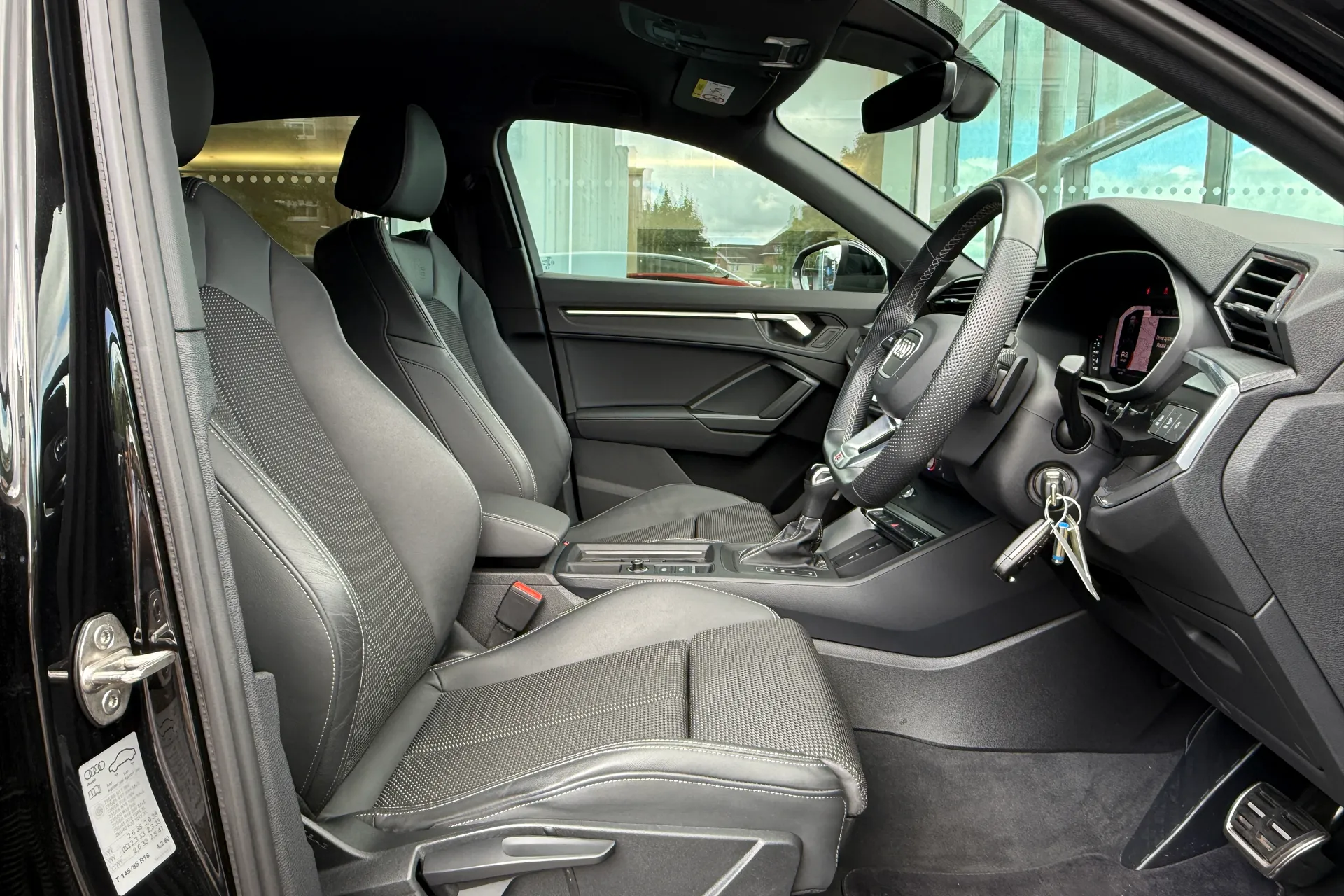 Audi Q3 thumbnail image number 27