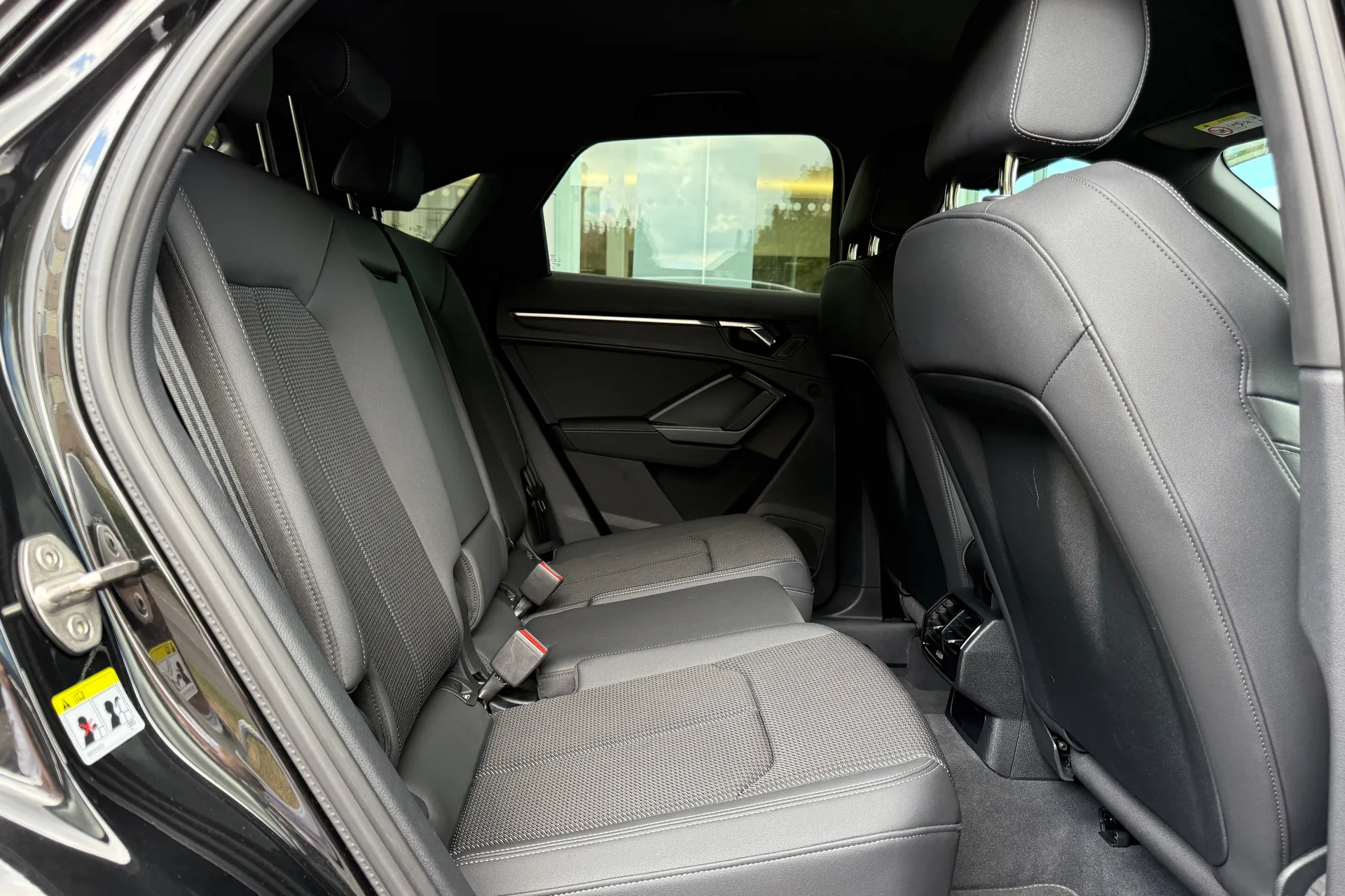 Audi Q3 thumbnail image number 23