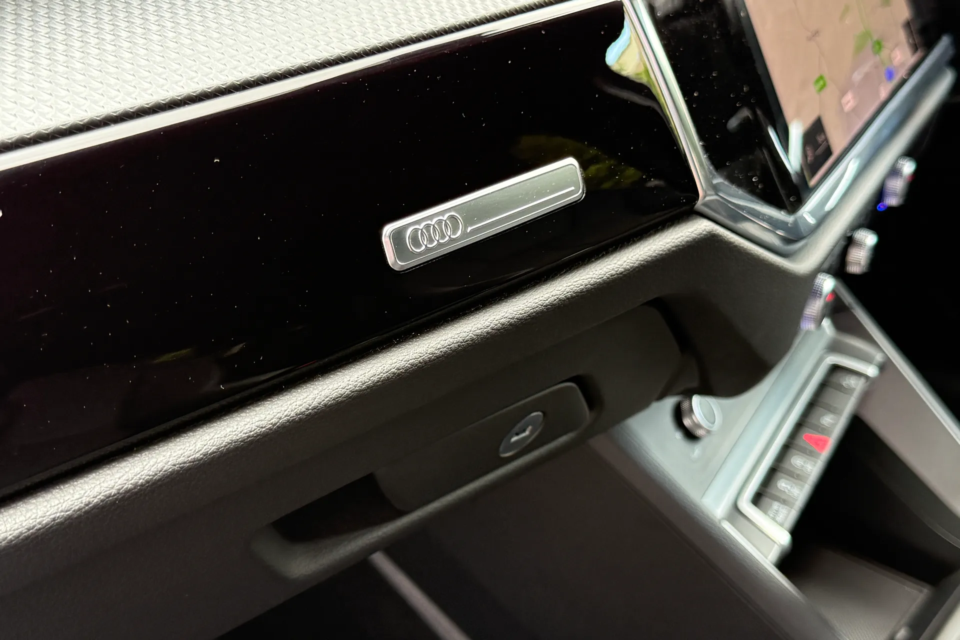 Audi Q3 thumbnail image number 33