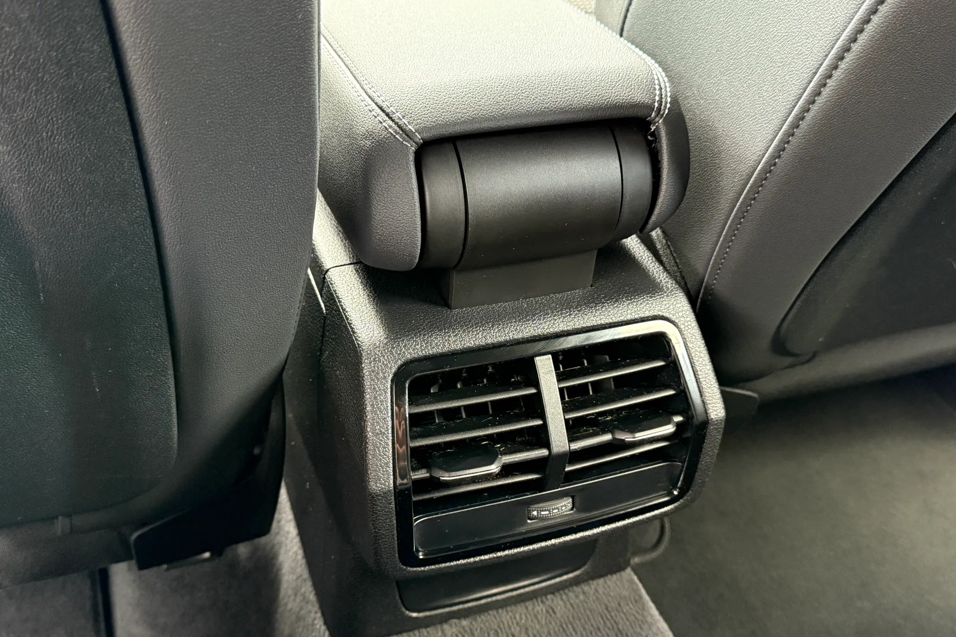 Audi Q3 thumbnail image number 35