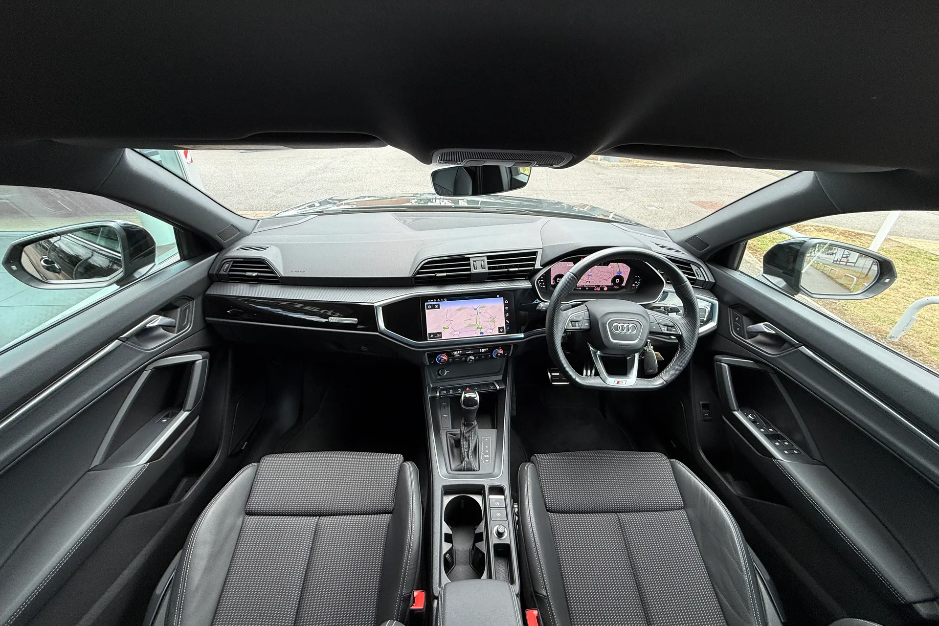 Audi Q3 thumbnail image number 3