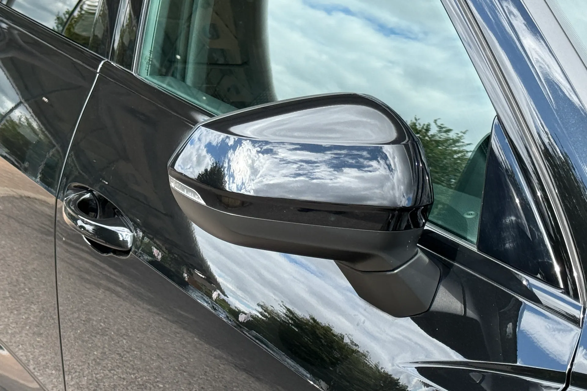 Audi Q3 thumbnail image number 8